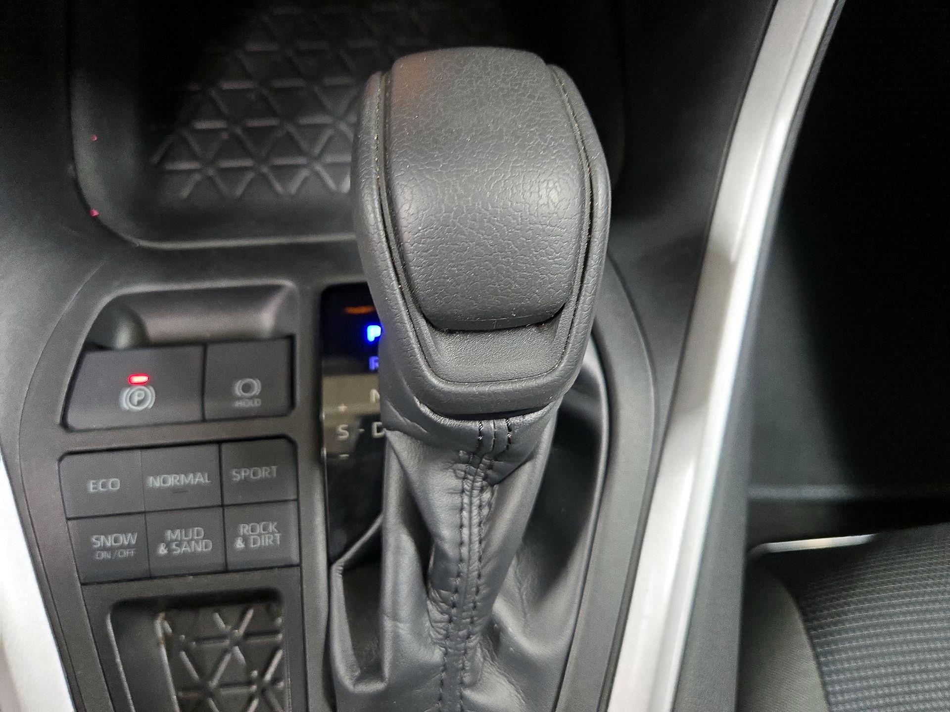 Thumbnail: 2023 Toyota RAV4 - 17