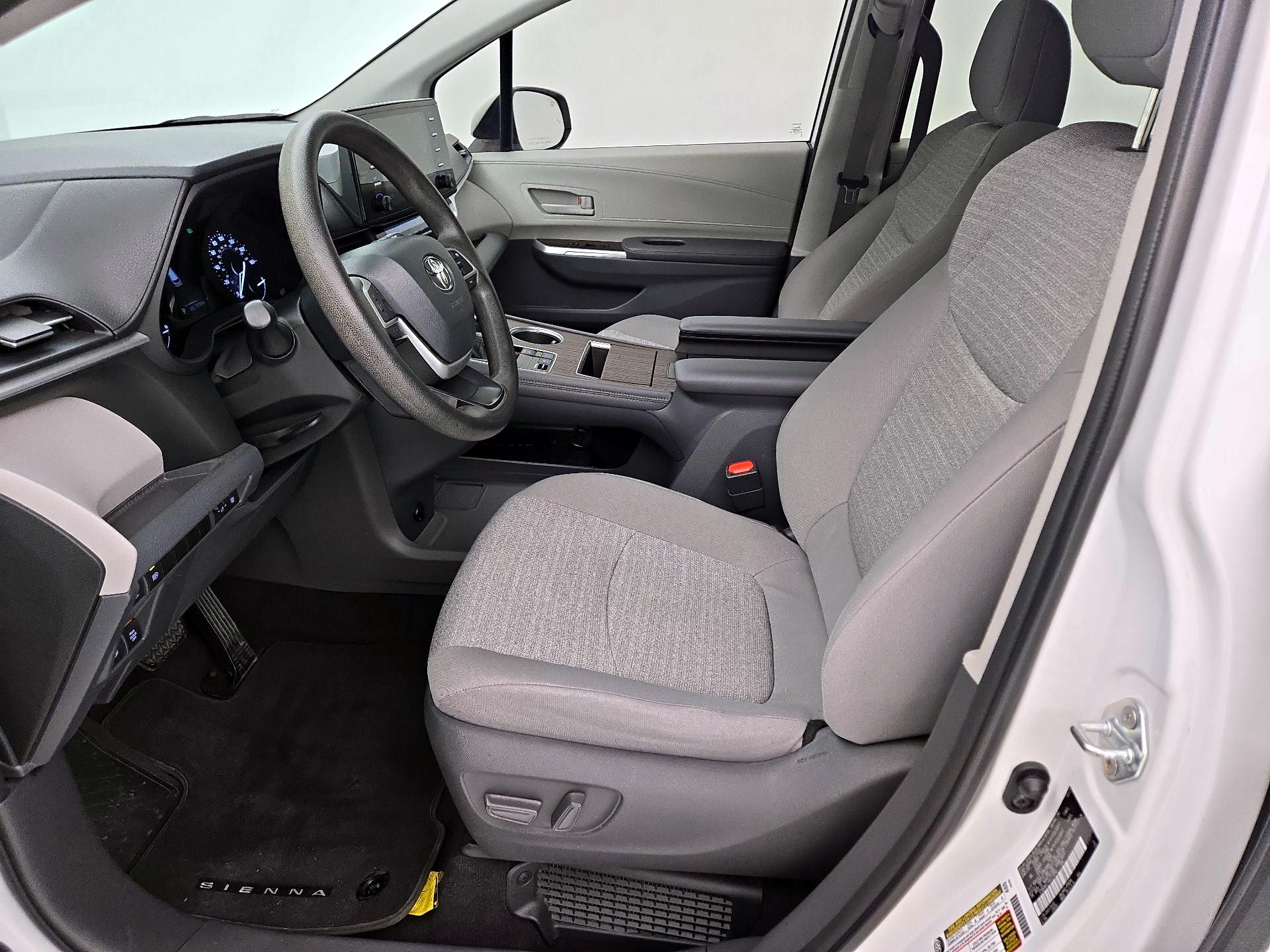 Thumbnail: 2021 Toyota Sienna - 11