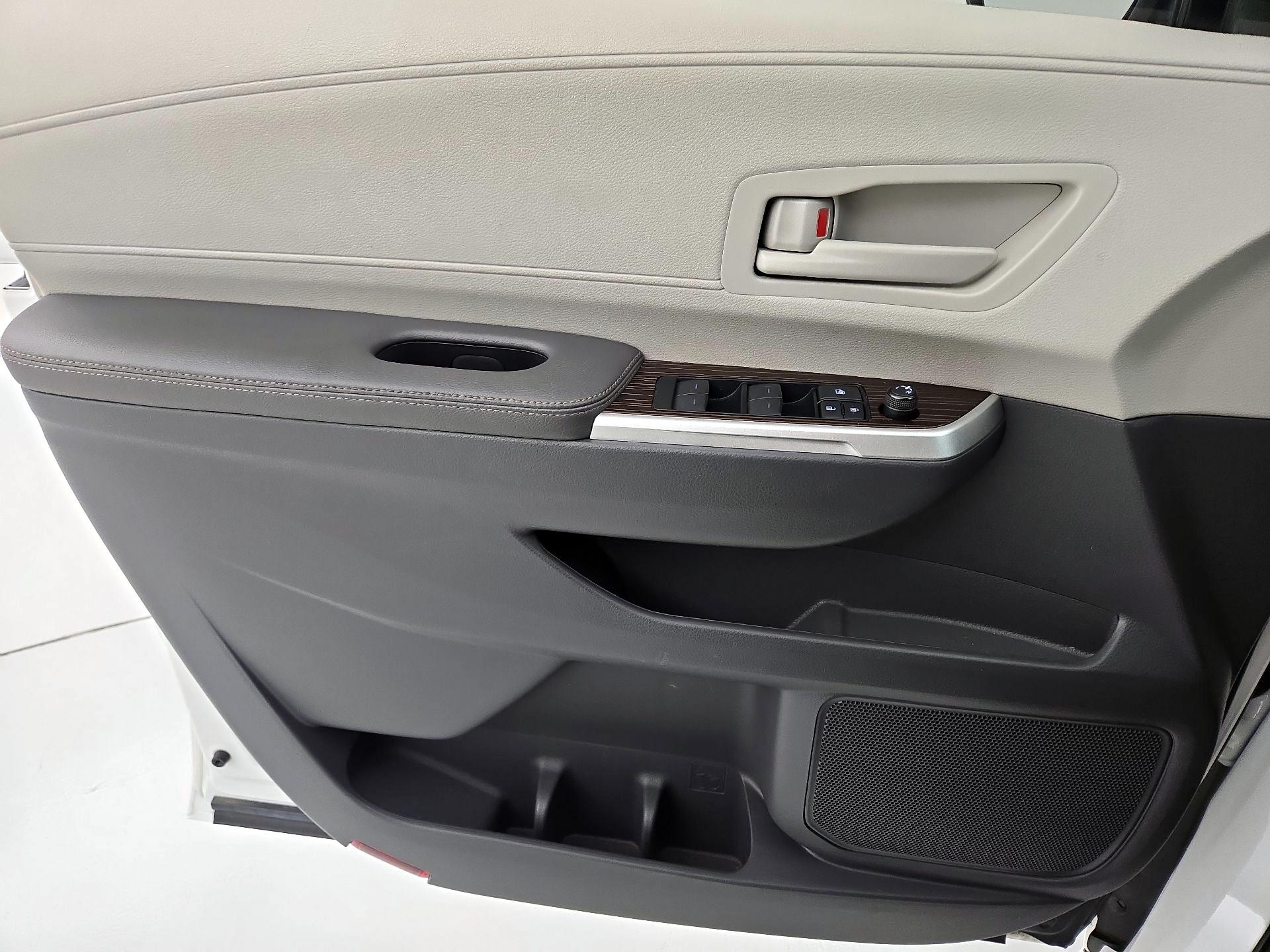 Thumbnail: 2021 Toyota Sienna - 12