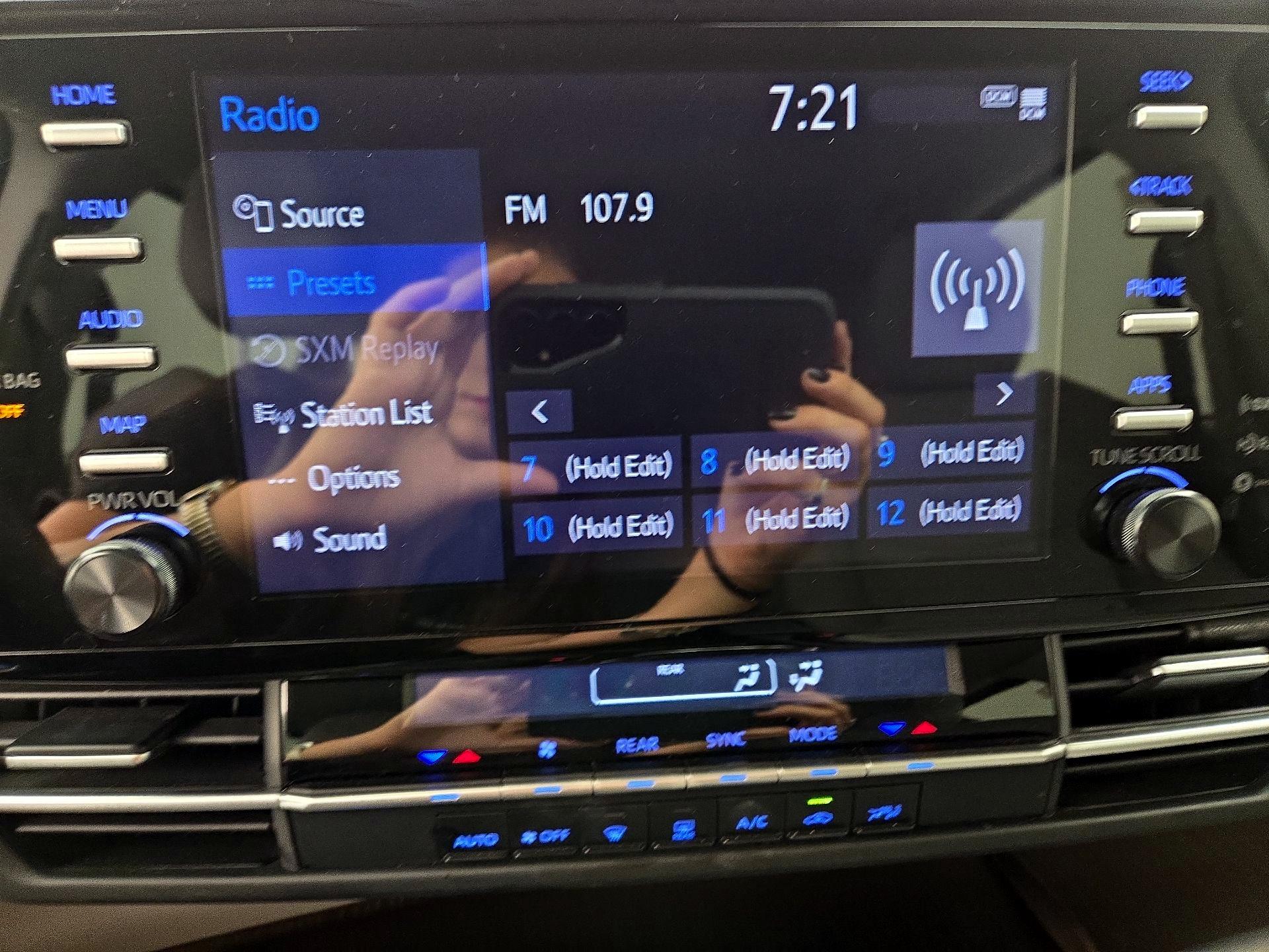 Thumbnail: 2021 Toyota Sienna - 15