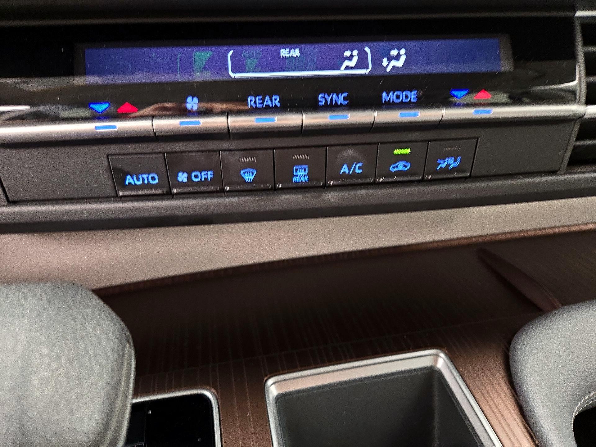 Thumbnail: 2021 Toyota Sienna - 16