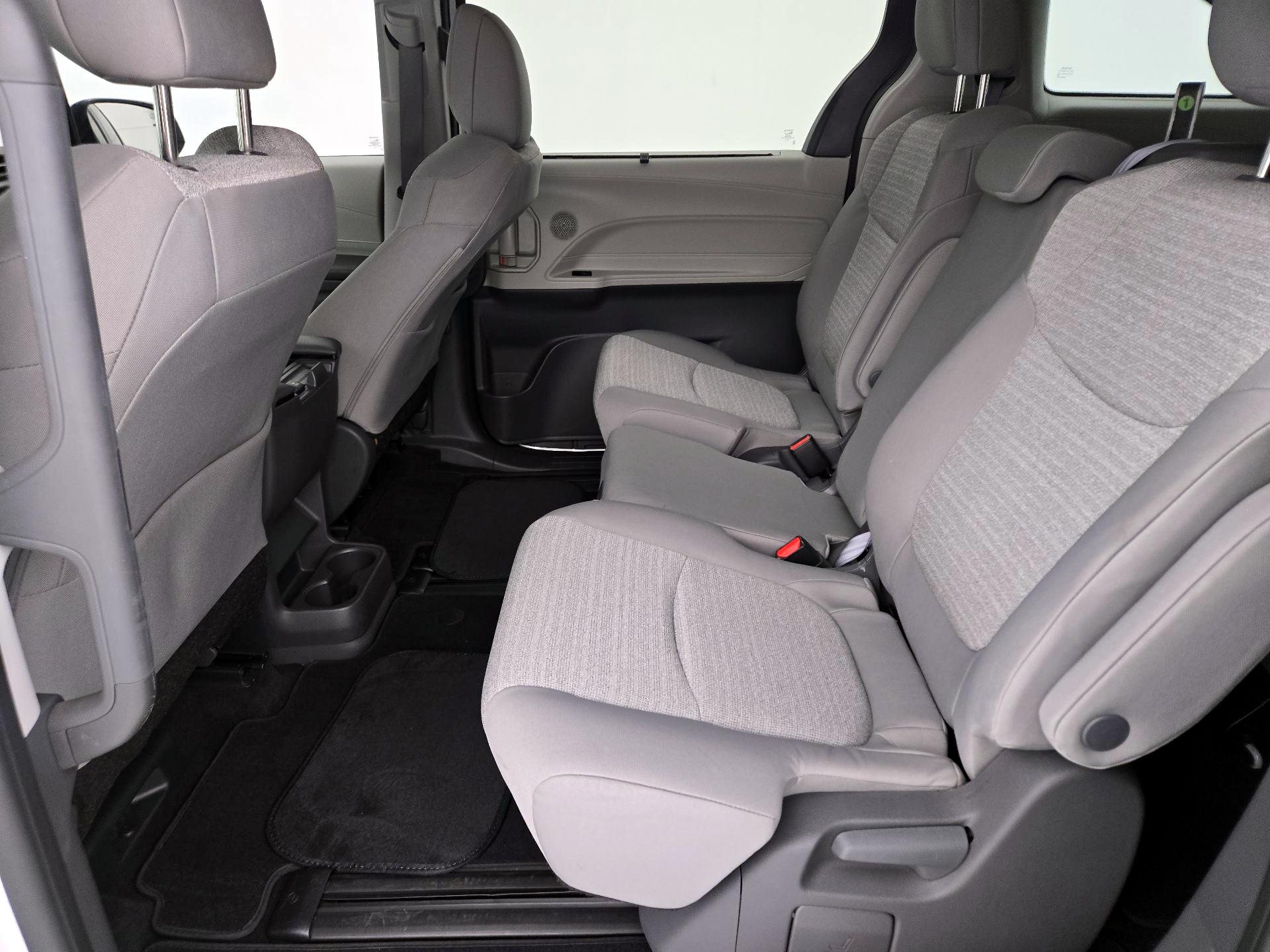 Thumbnail: 2021 Toyota Sienna - 19