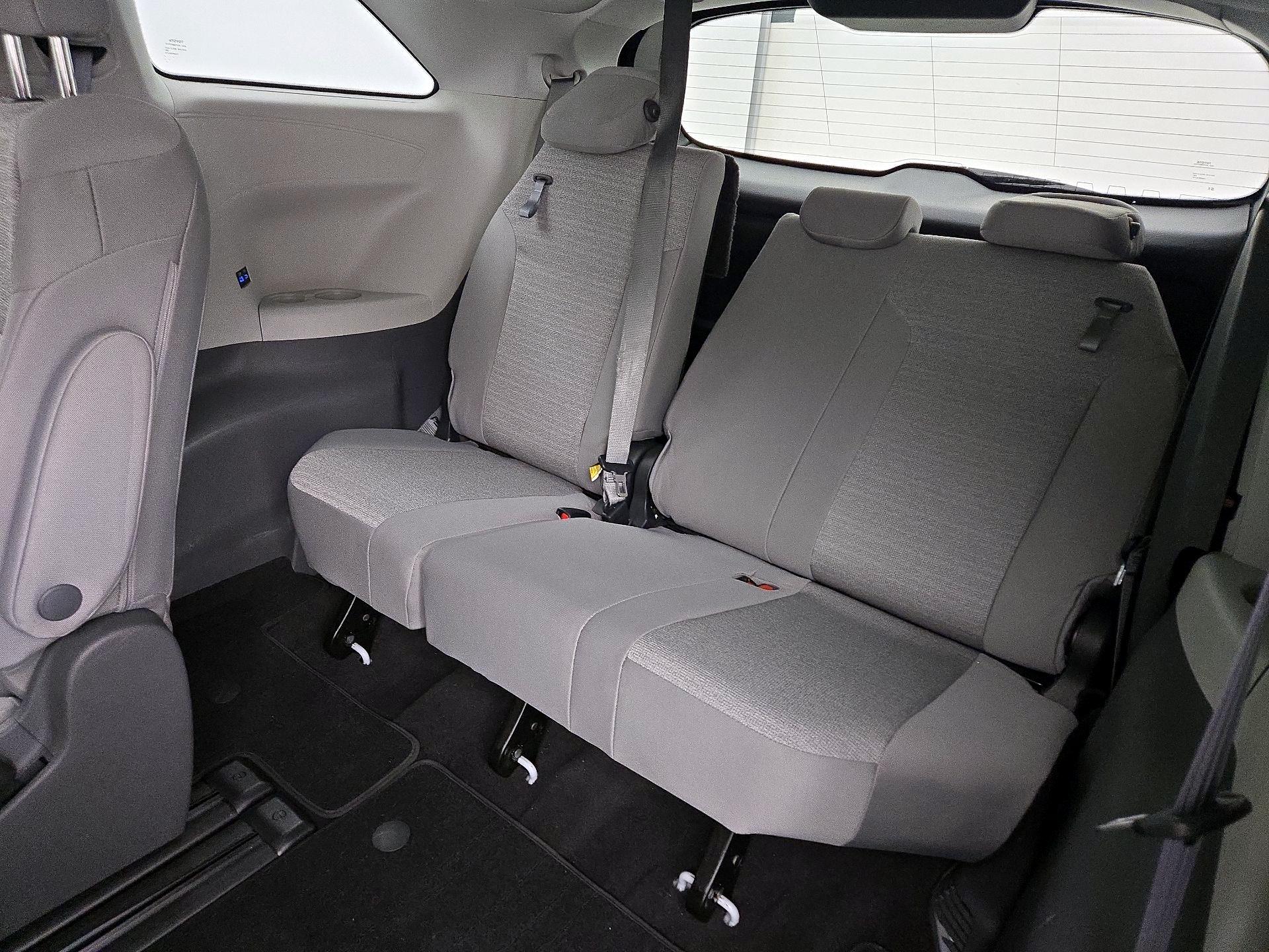 Thumbnail: 2021 Toyota Sienna - 20