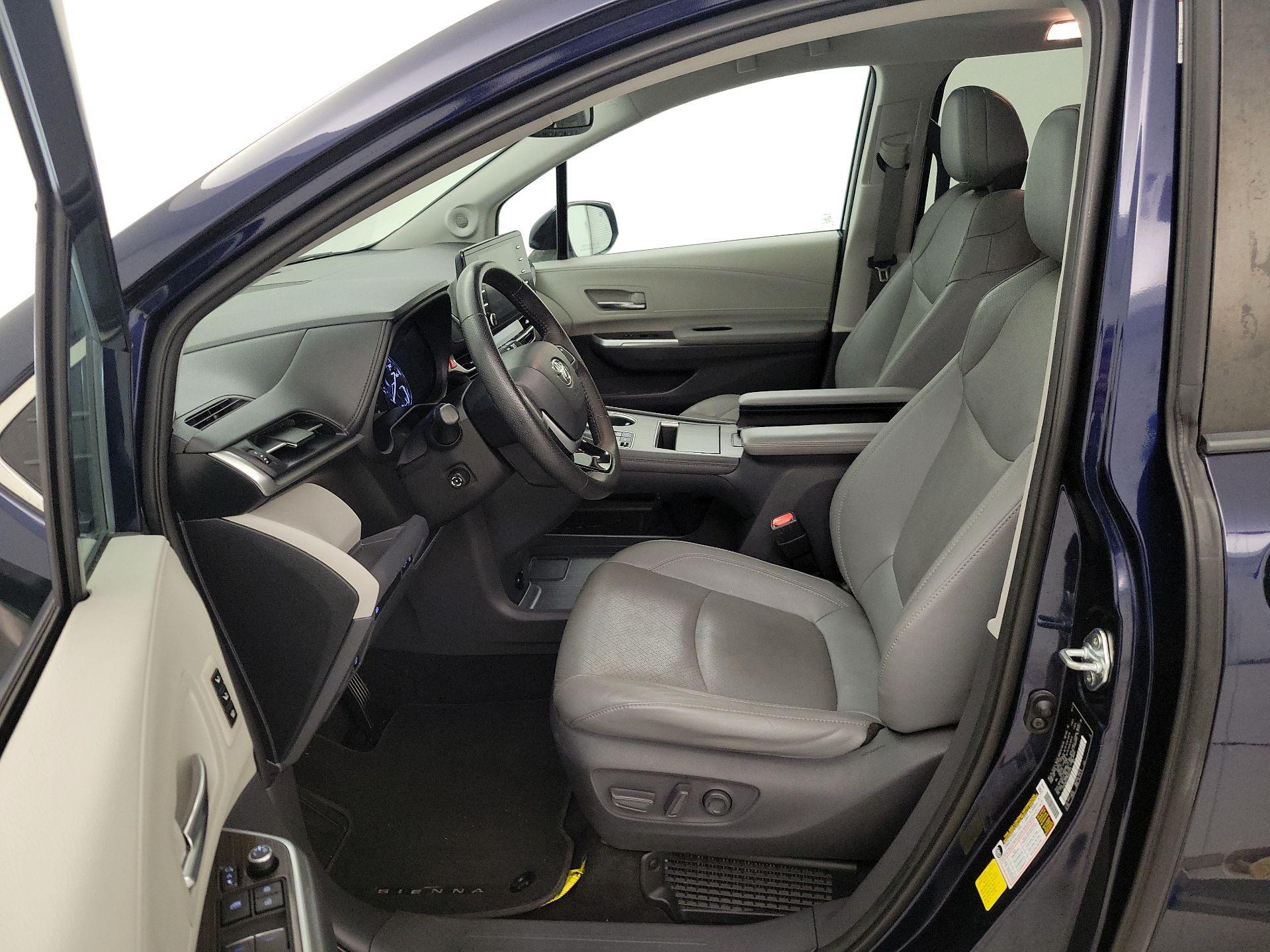 Thumbnail: 2021 Toyota Sienna - 11