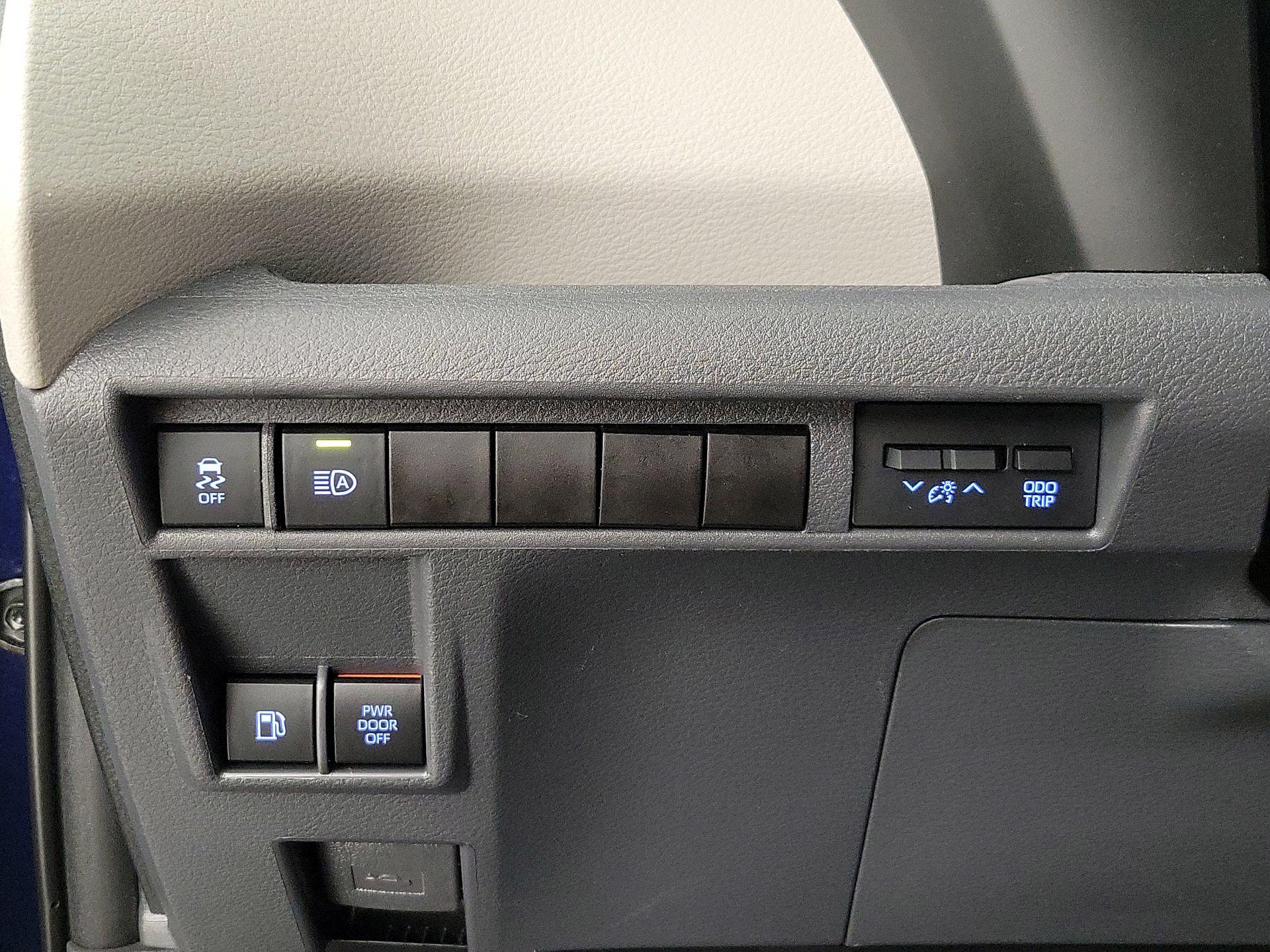 Thumbnail: 2021 Toyota Sienna - 13