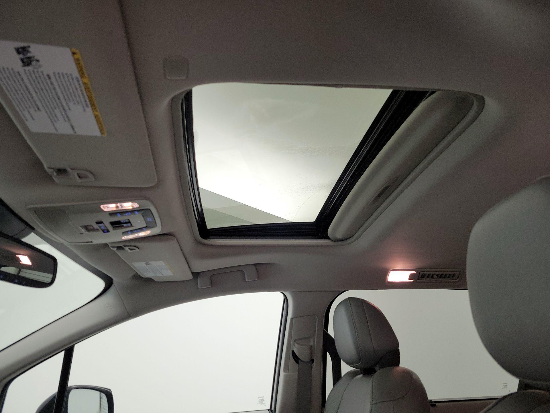 Thumbnail: 2021 Toyota Sienna - 18