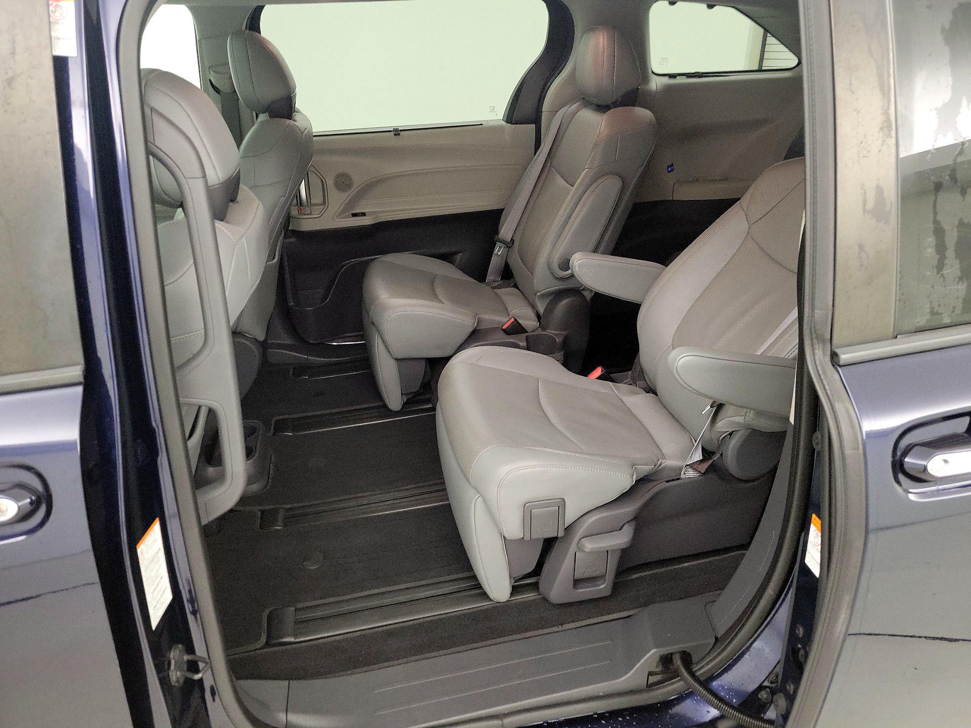 Thumbnail: 2021 Toyota Sienna - 19