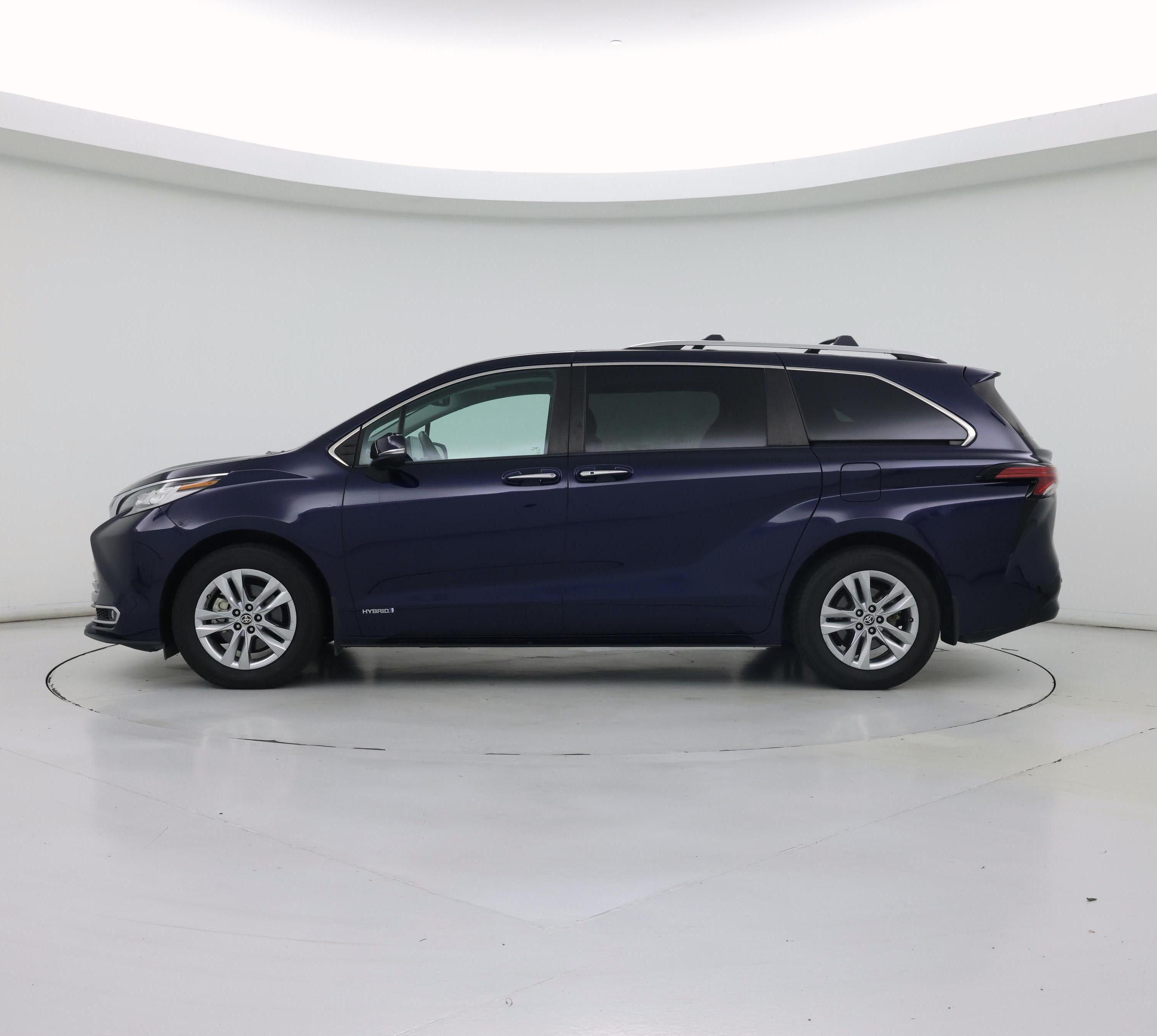 Thumbnail: 2021 Toyota Sienna - 3