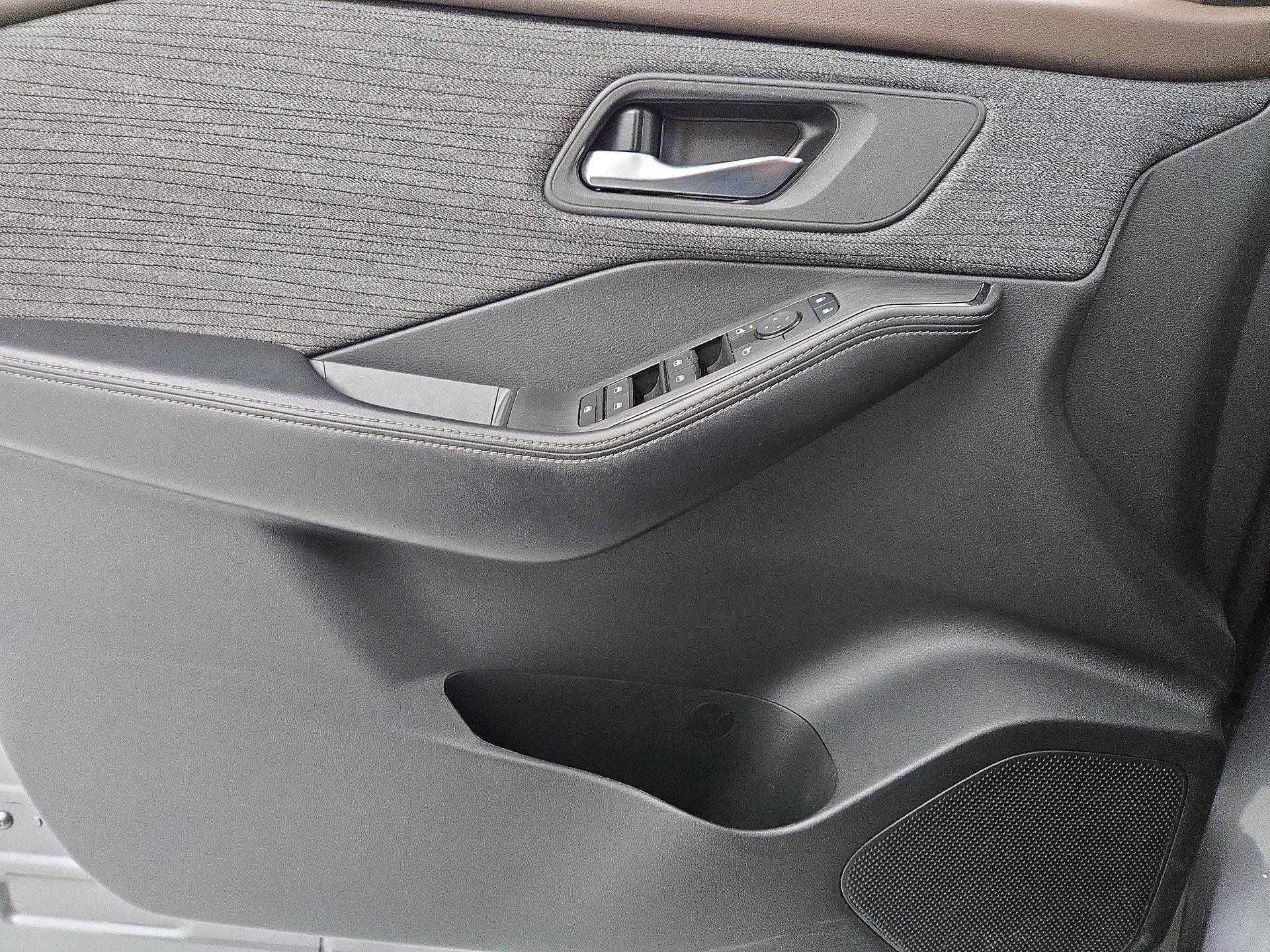 Thumbnail: 2023 Nissan Rogue - 12