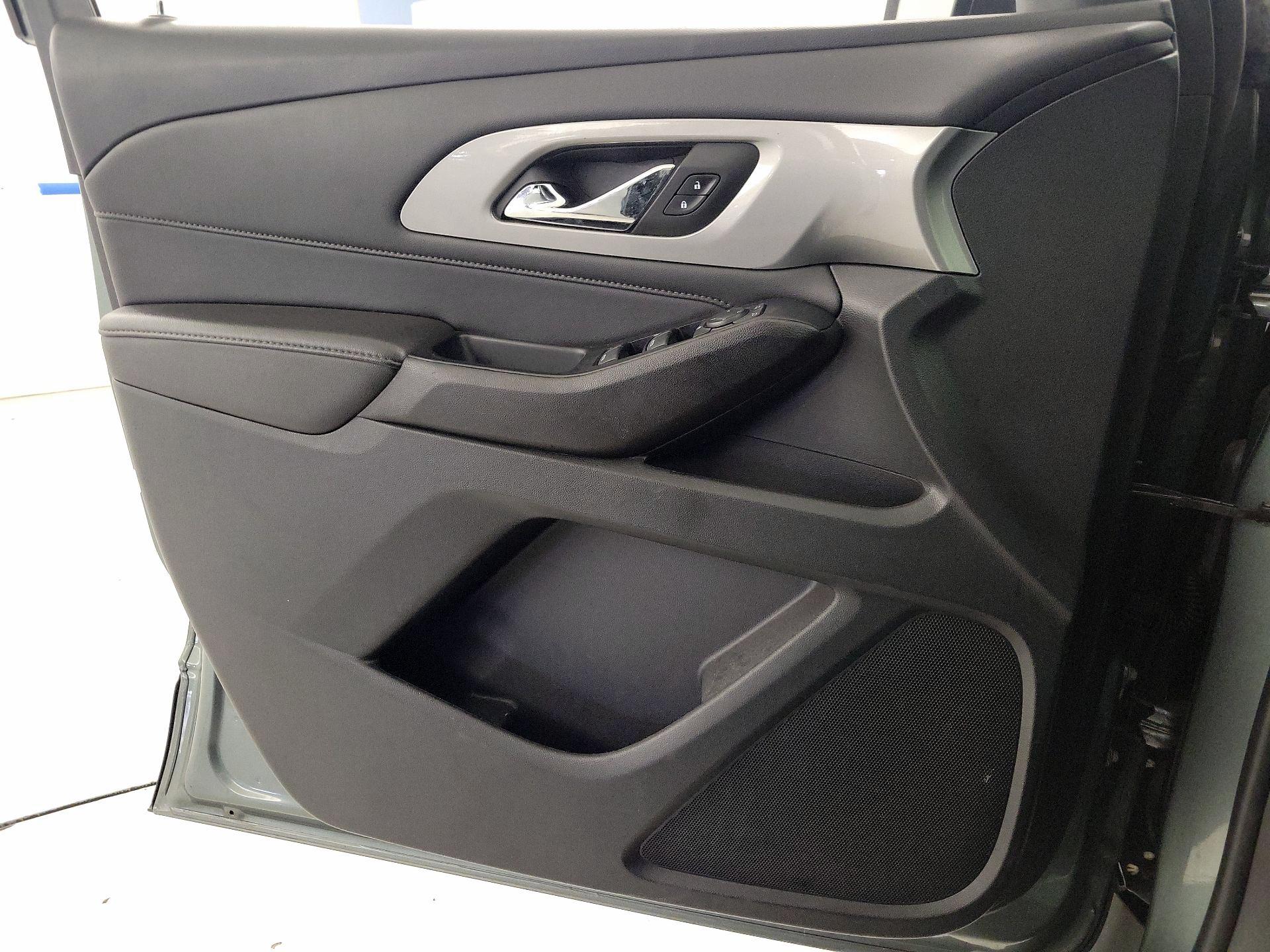 Thumbnail: 2023 Chevrolet Traverse - 12