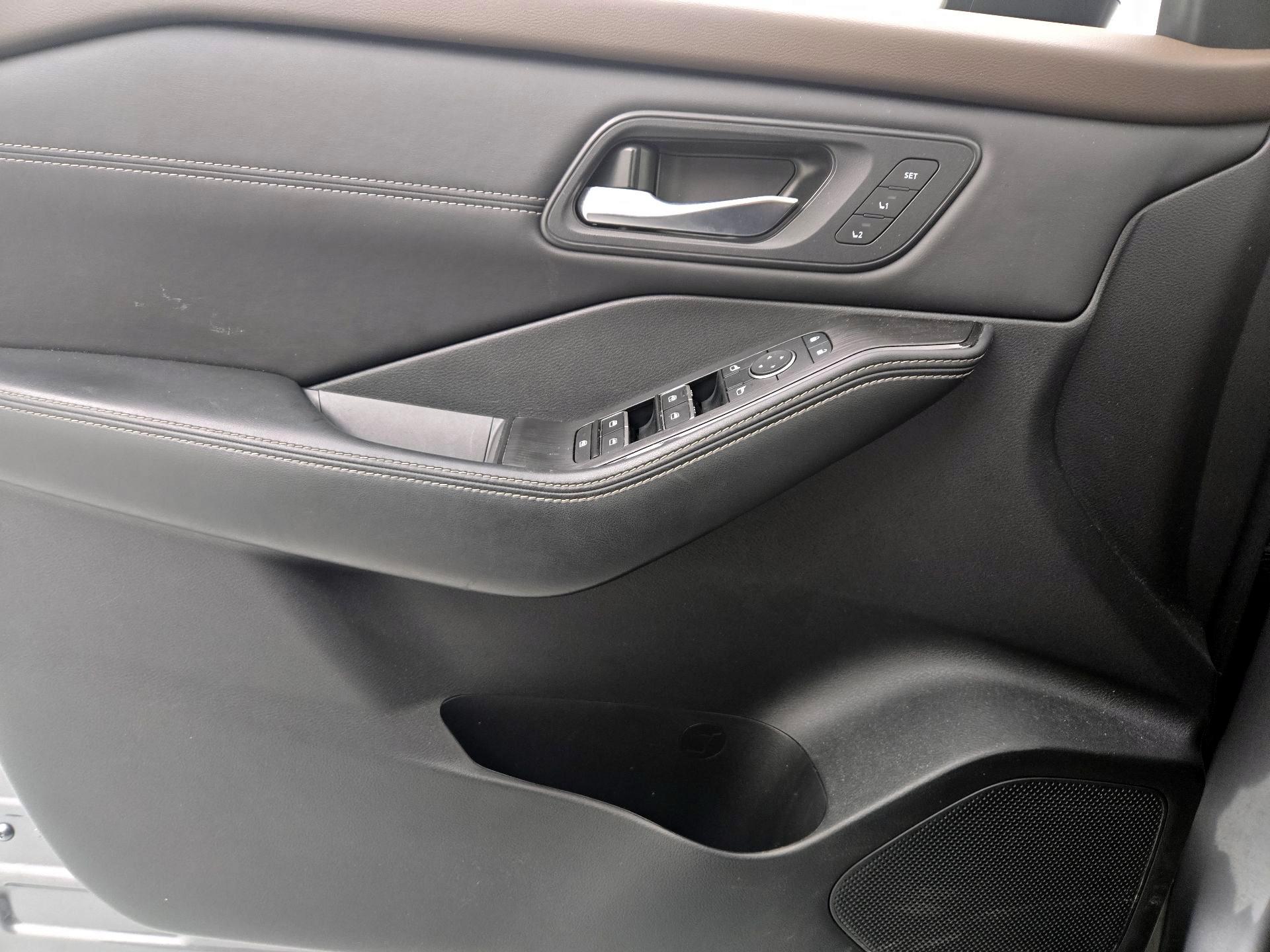 Thumbnail: 2023 Nissan Rogue - 12