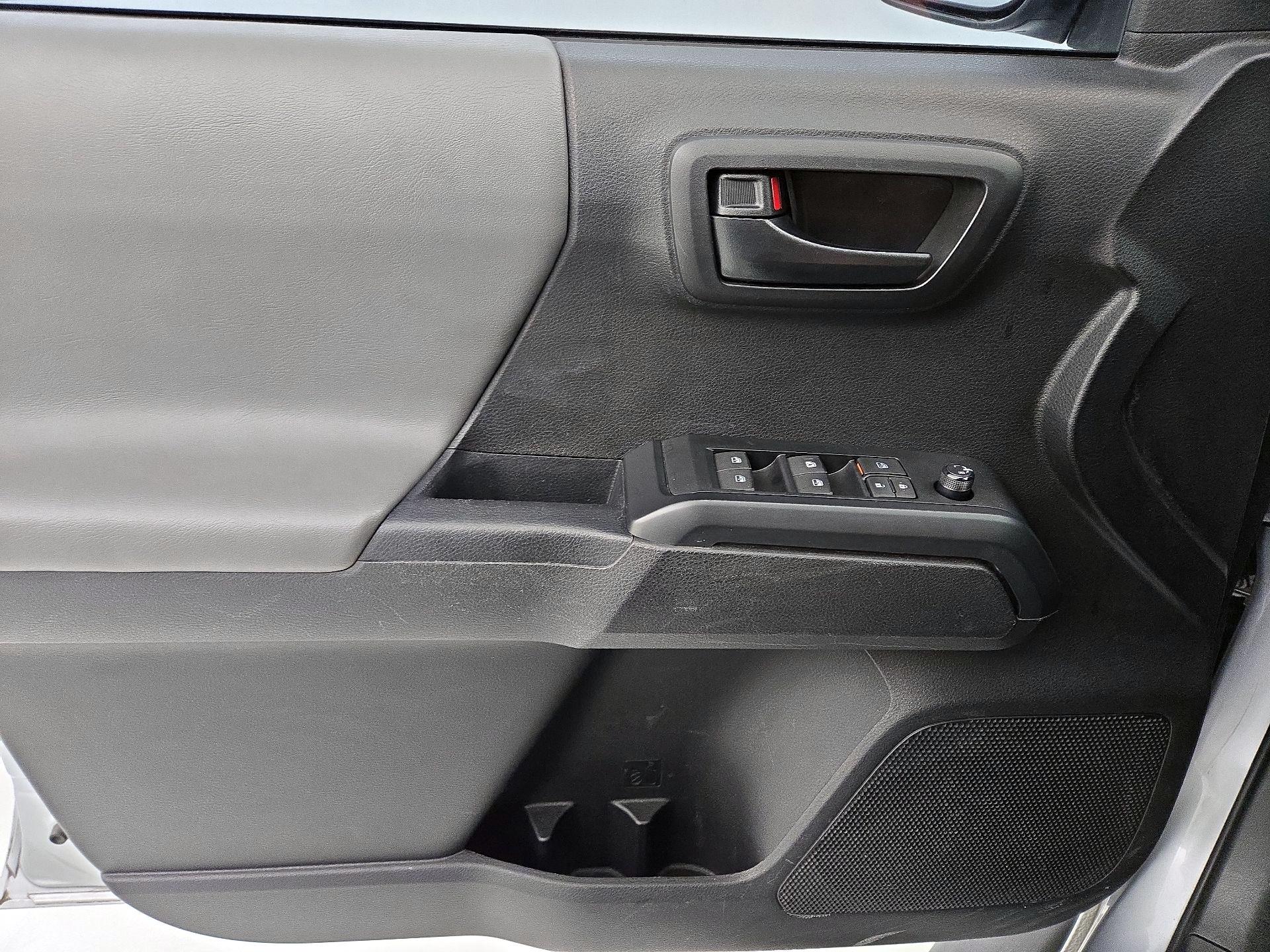 Thumbnail: 2022 Toyota Tacoma - 12