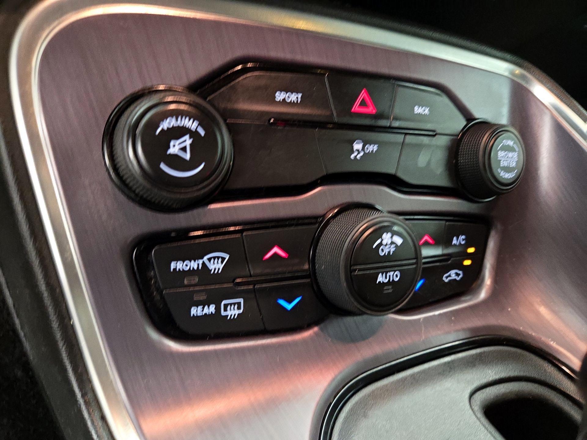 Thumbnail: 2016 Dodge Challenger - 15