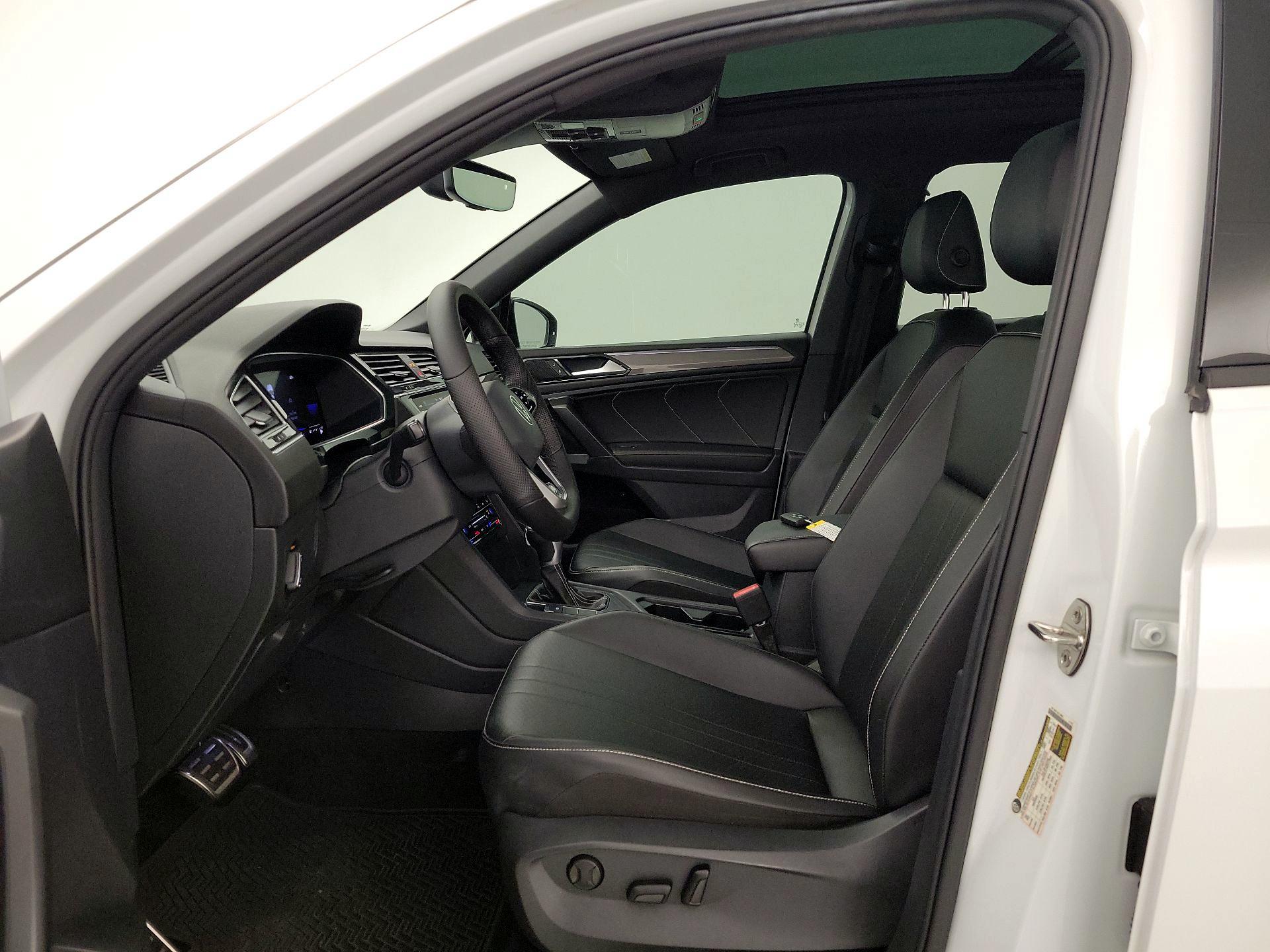 Thumbnail: 2022 Volkswagen Tiguan - 11