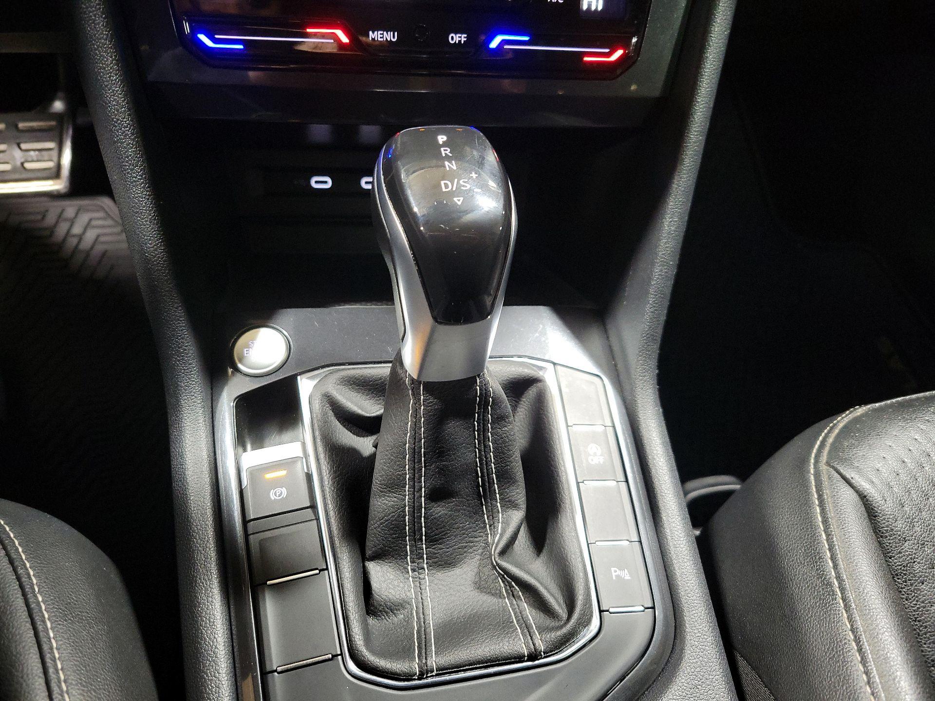 Thumbnail: 2022 Volkswagen Tiguan - 17