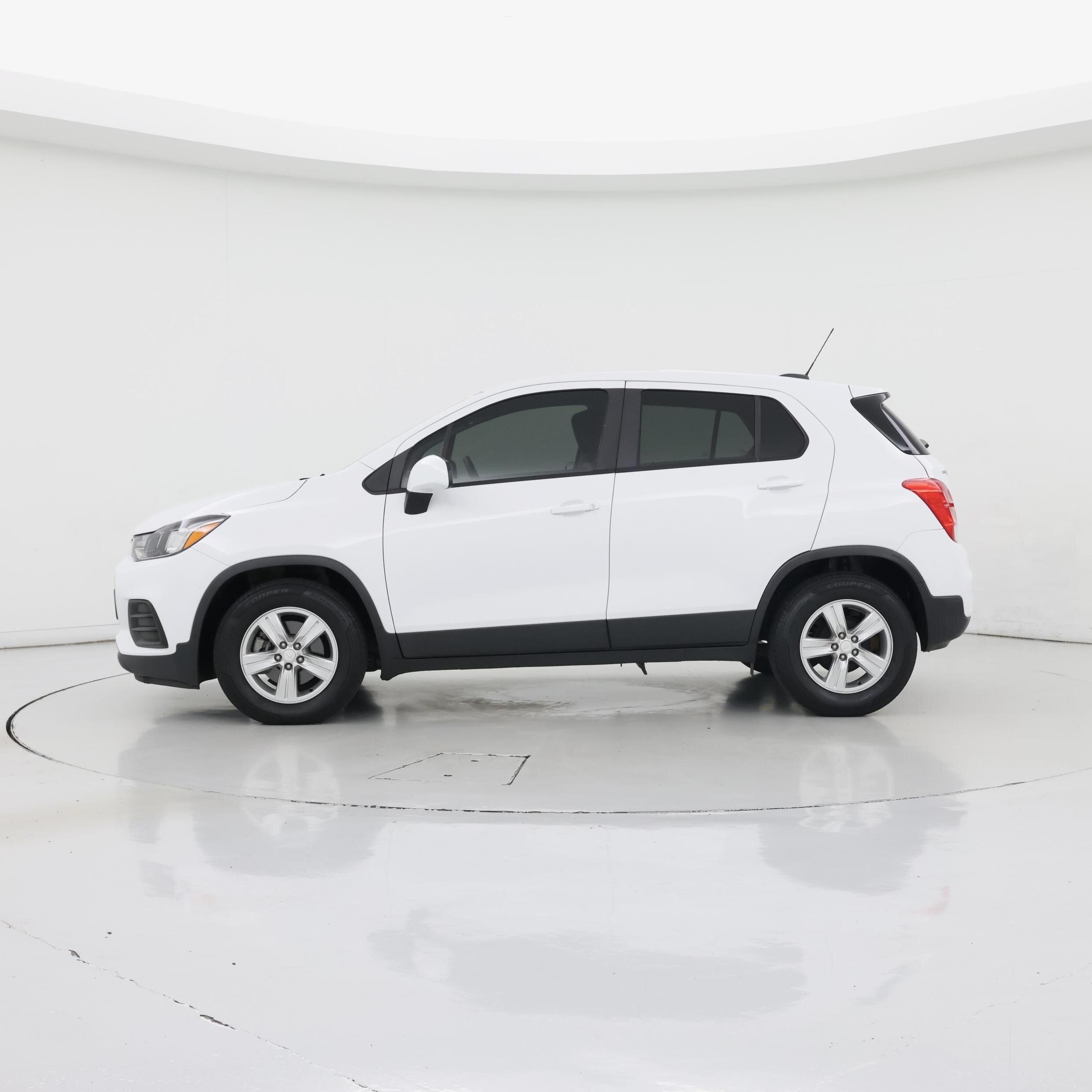 Thumbnail: 2020 Chevrolet Trax - 3