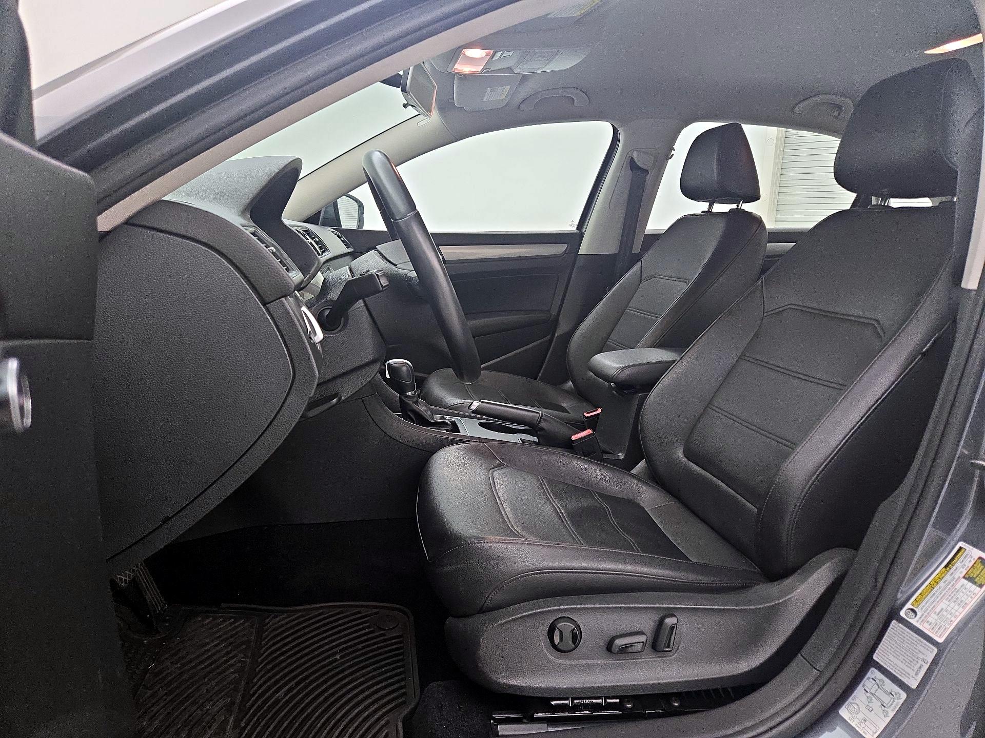 Thumbnail: 2015 Volkswagen Passat - 11