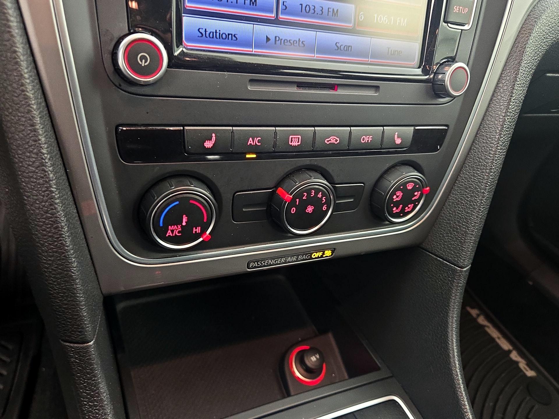 Thumbnail: 2015 Volkswagen Passat - 16