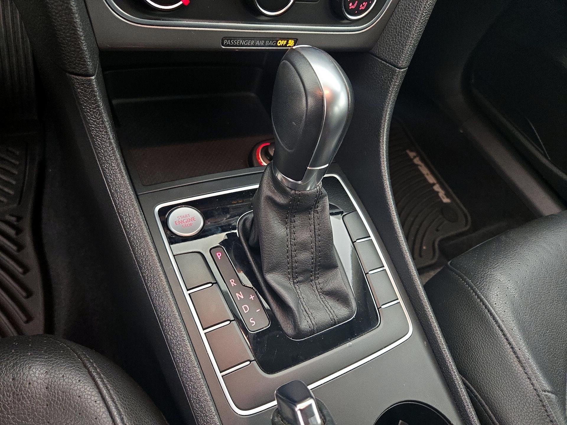 Thumbnail: 2015 Volkswagen Passat - 17