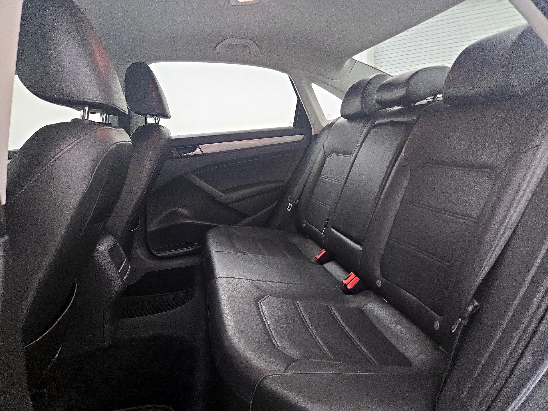 Thumbnail: 2015 Volkswagen Passat - 19