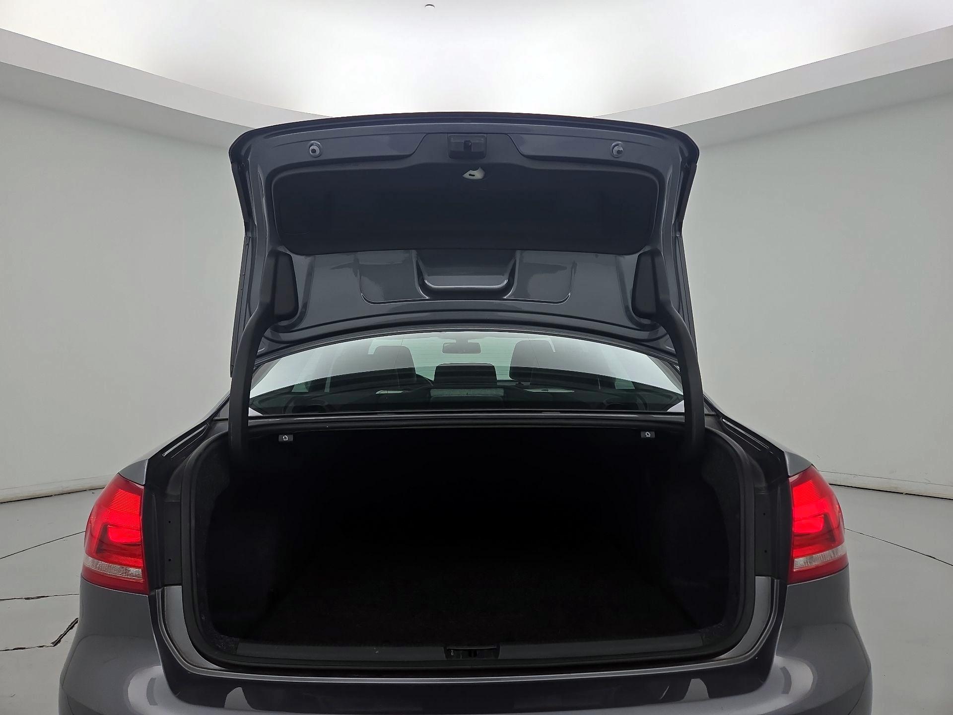 Thumbnail: 2015 Volkswagen Passat - 20