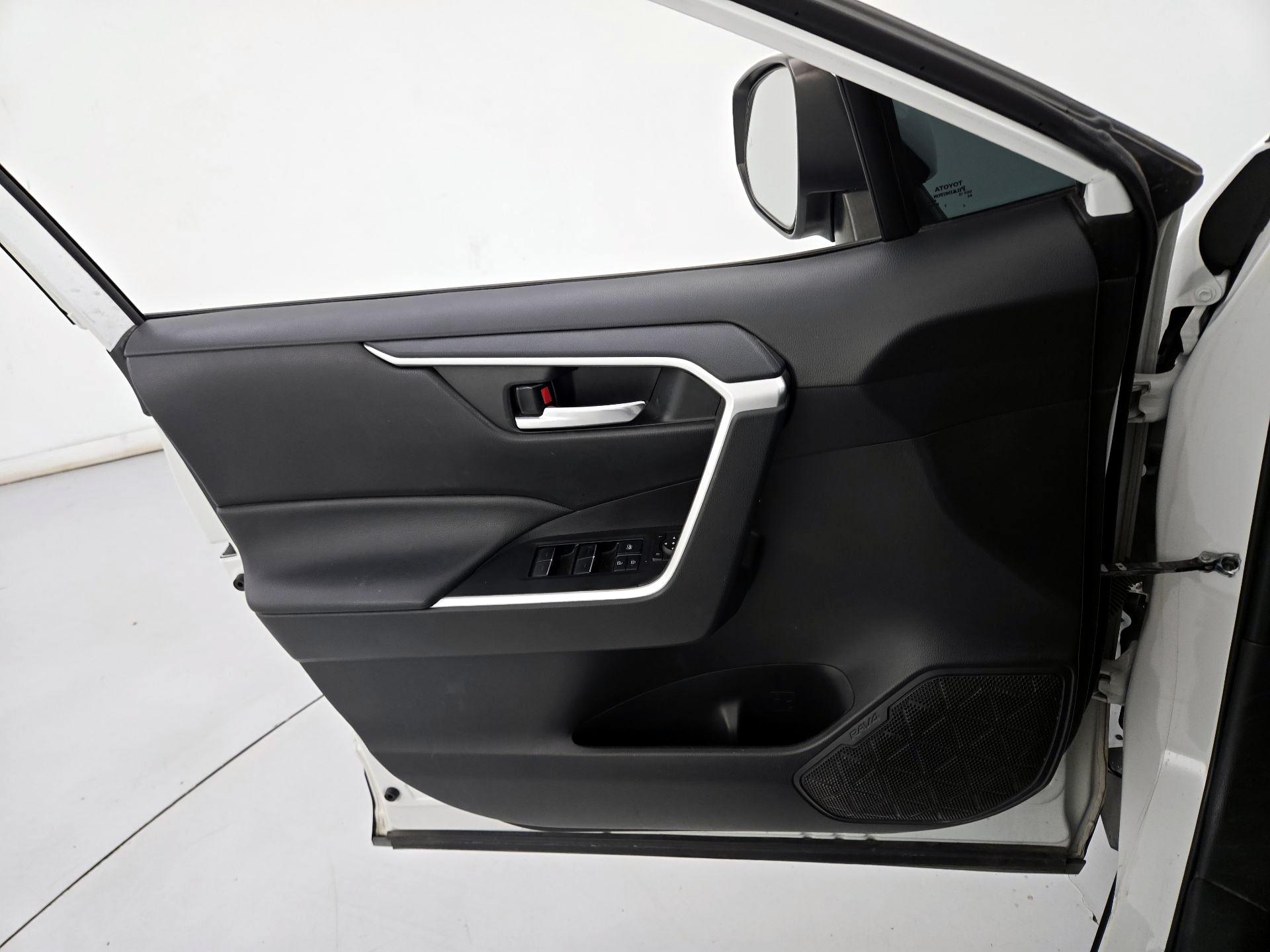 Thumbnail: 2022 Toyota RAV4 - 12