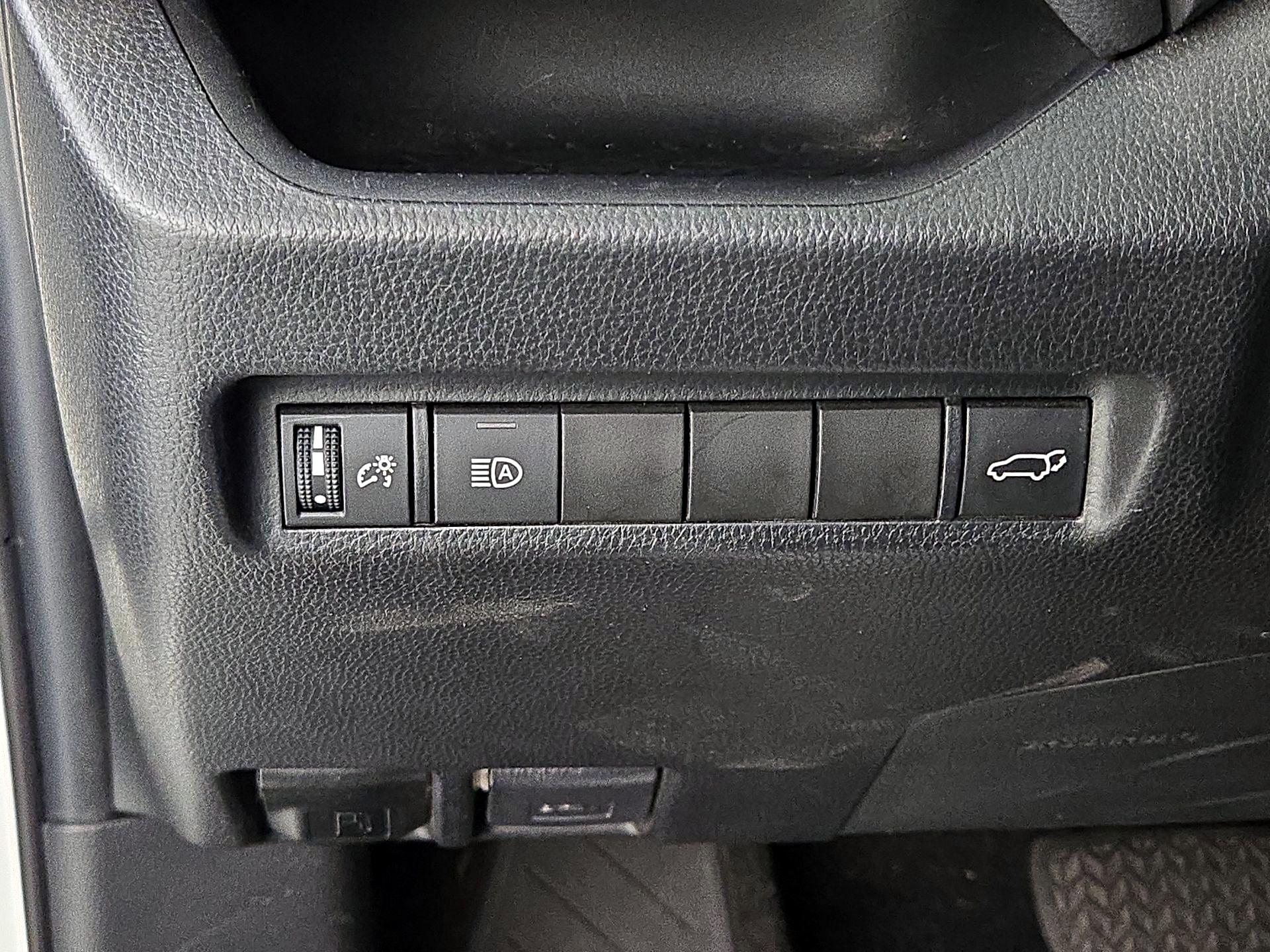 Thumbnail: 2022 Toyota RAV4 - 13