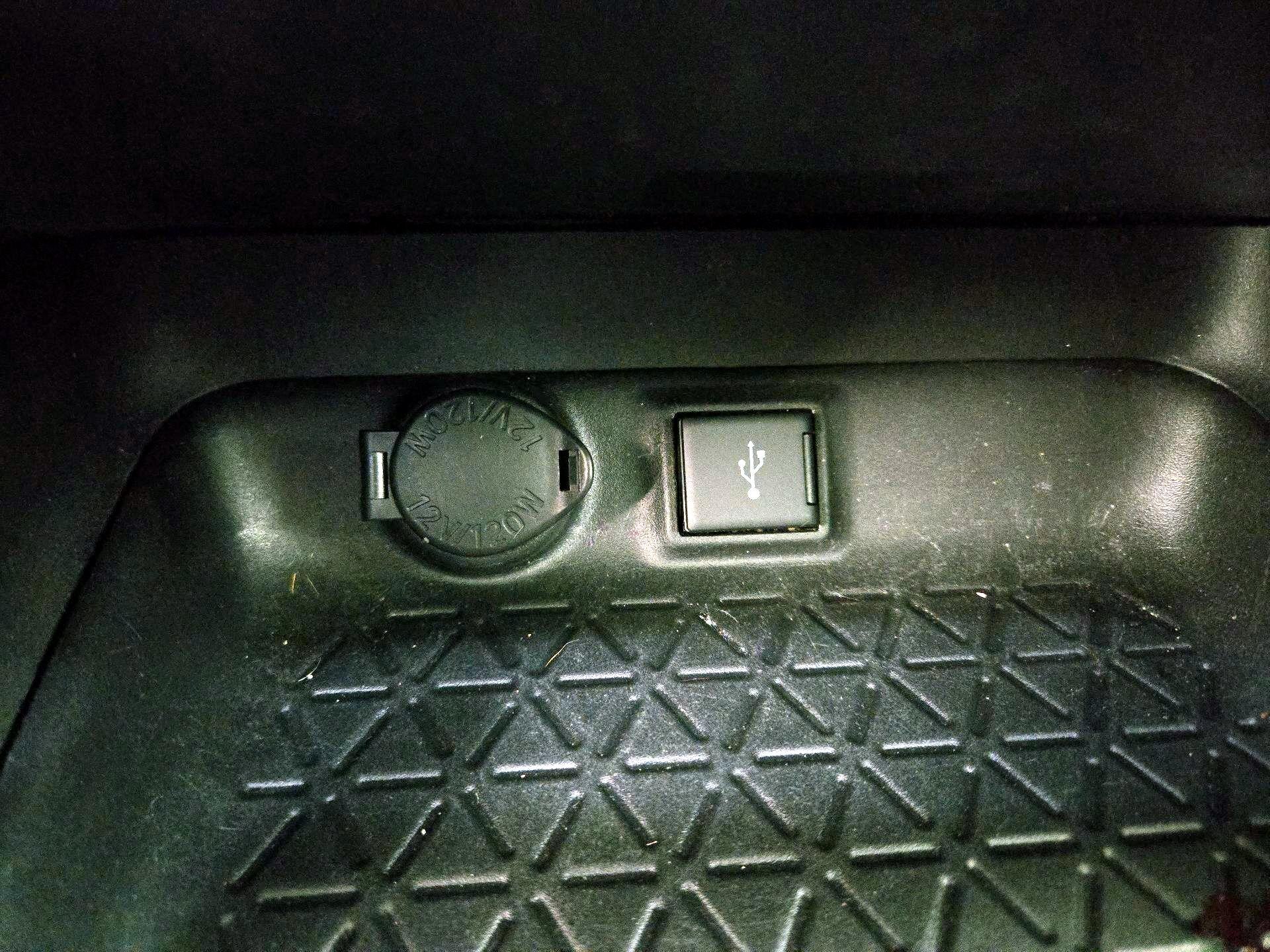 Thumbnail: 2022 Toyota RAV4 - 18