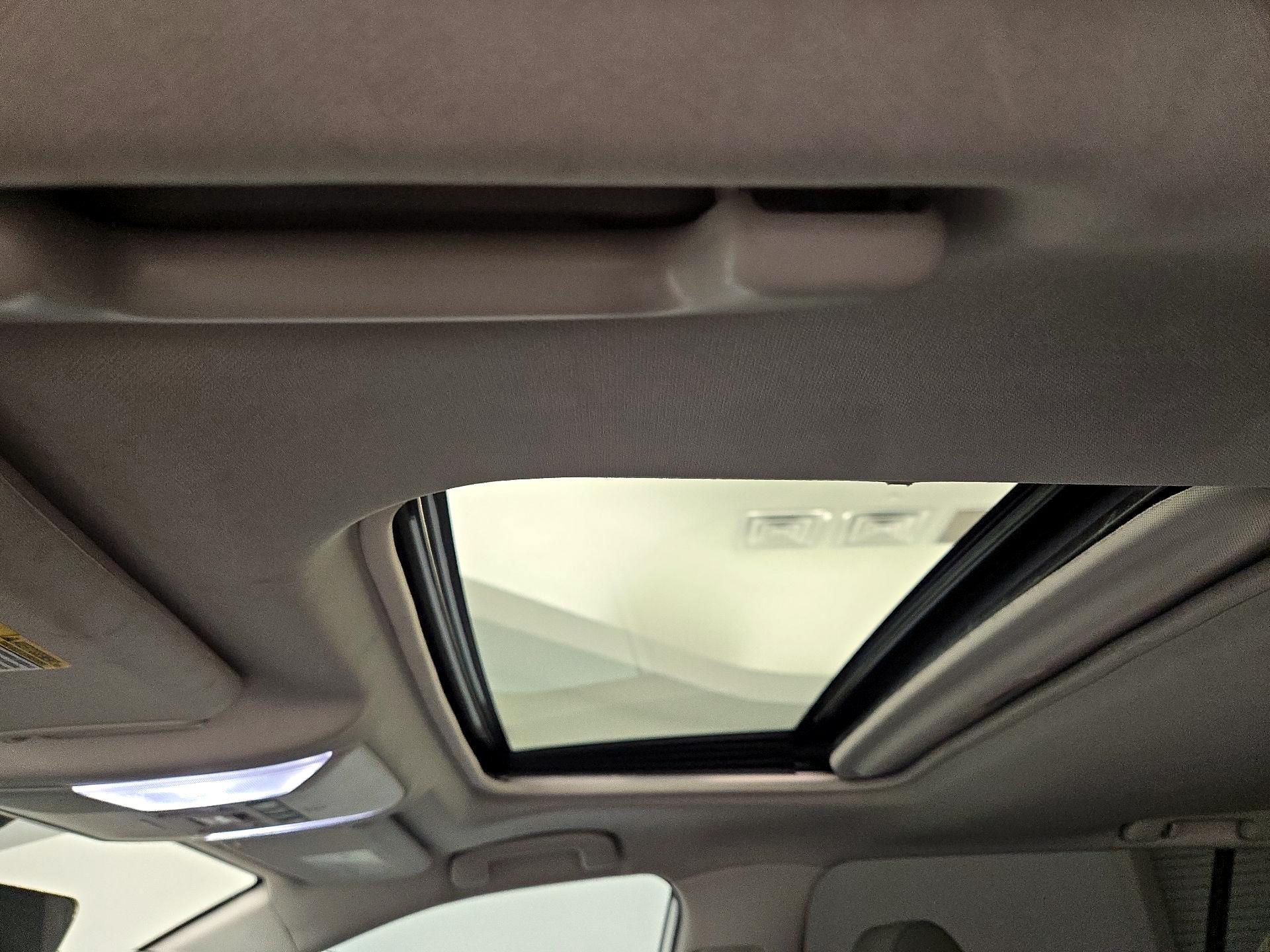 Thumbnail: 2022 Toyota RAV4 - 19