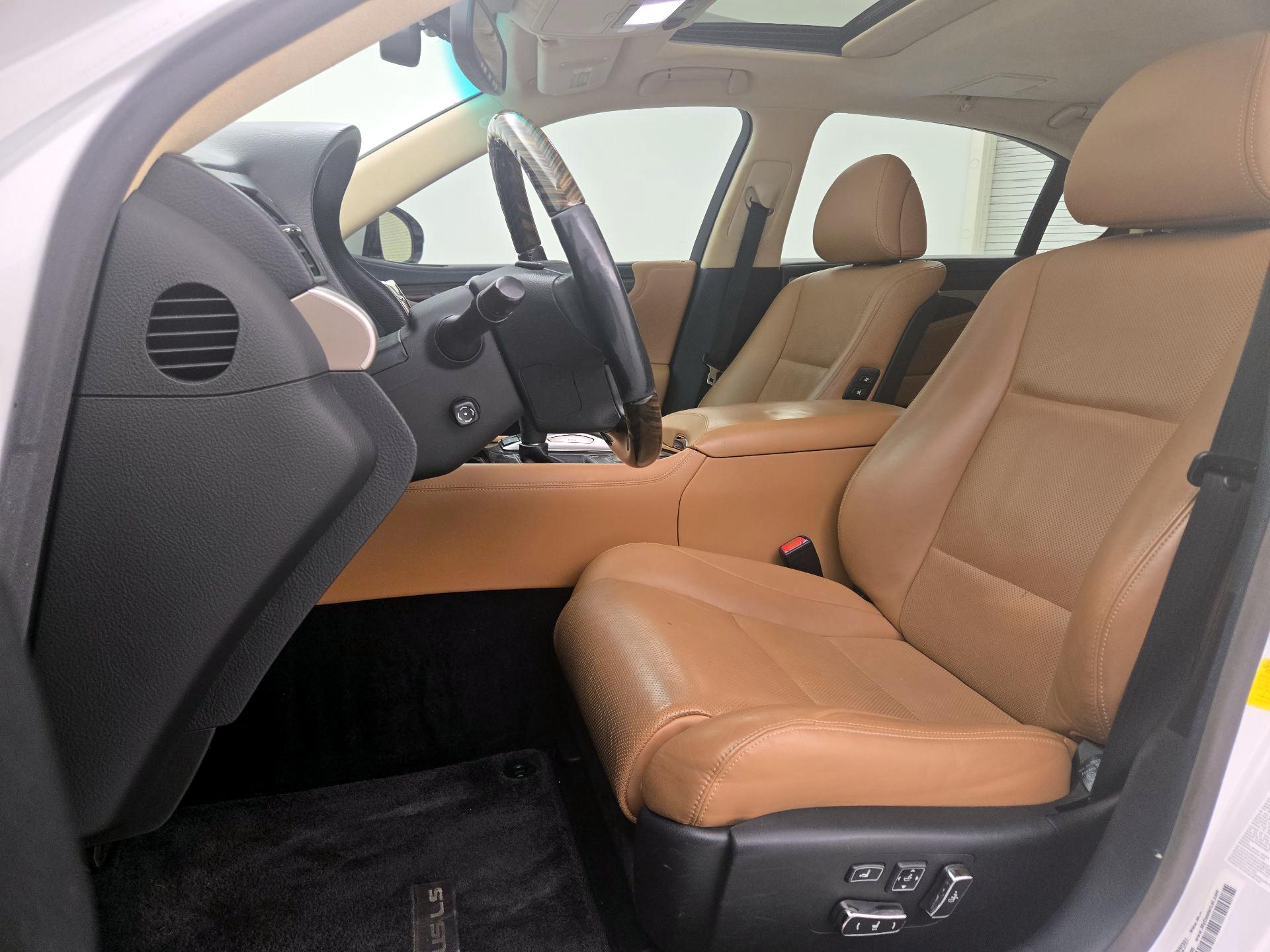 Thumbnail: 2016 Lexus LS - 11