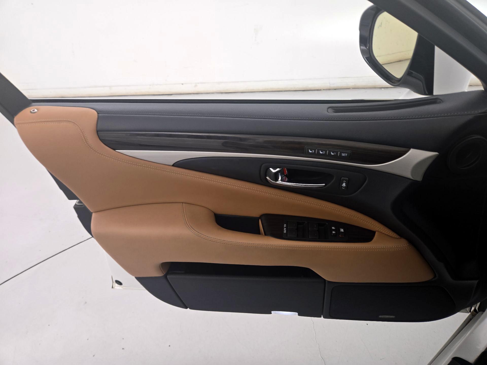 Thumbnail: 2016 Lexus LS - 12