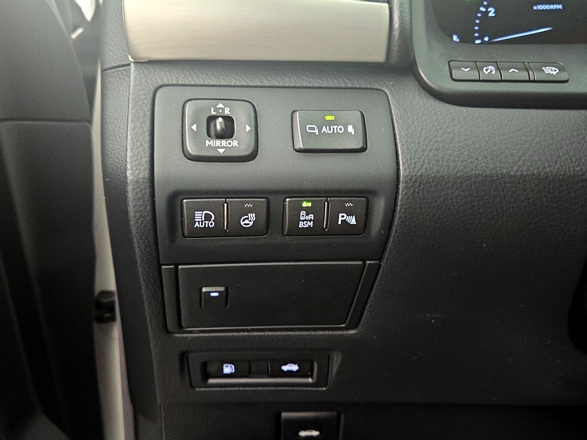 Thumbnail: 2016 Lexus LS - 13