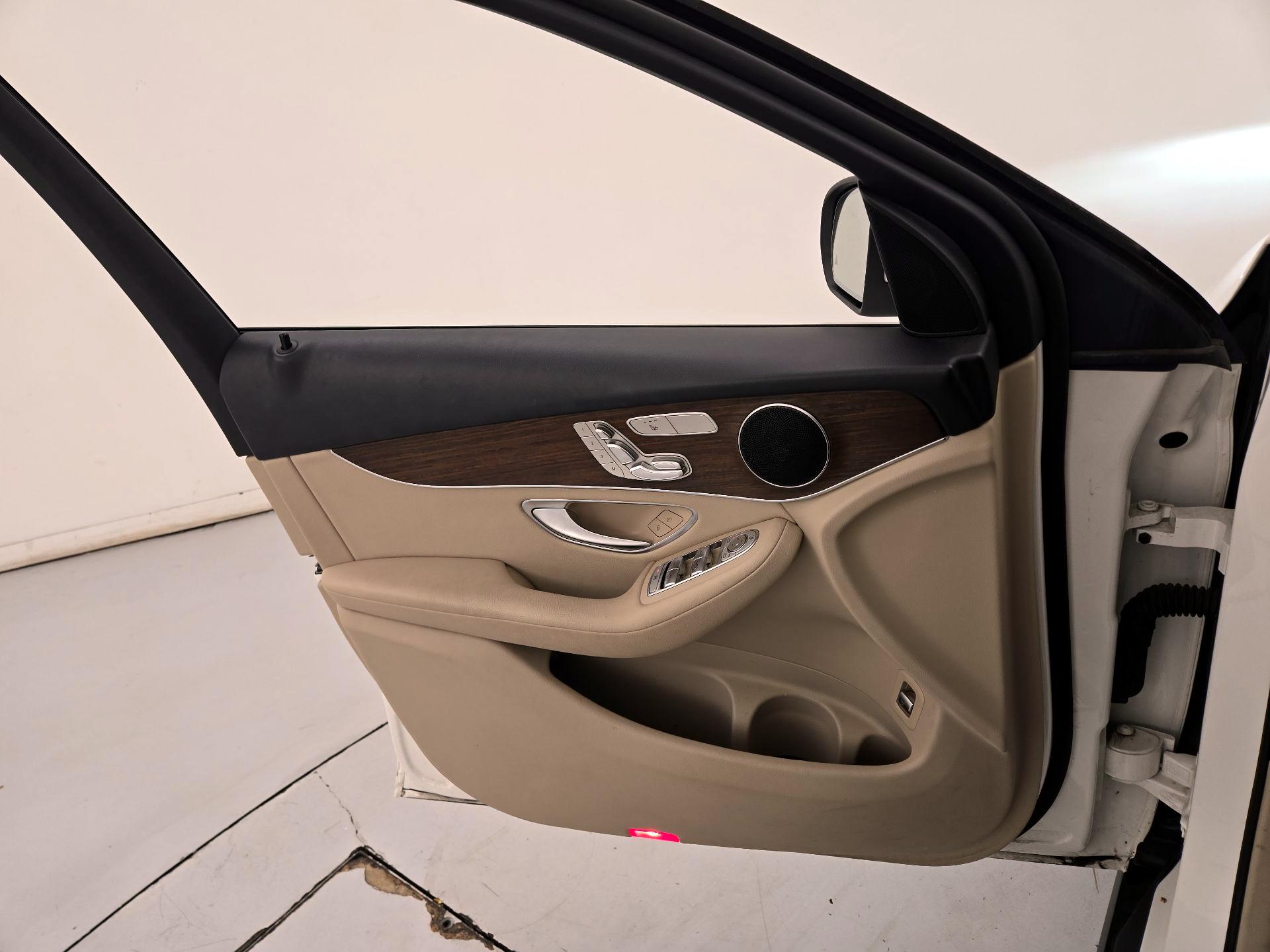 Thumbnail: 2022 Mercedes-Benz GLC - 12