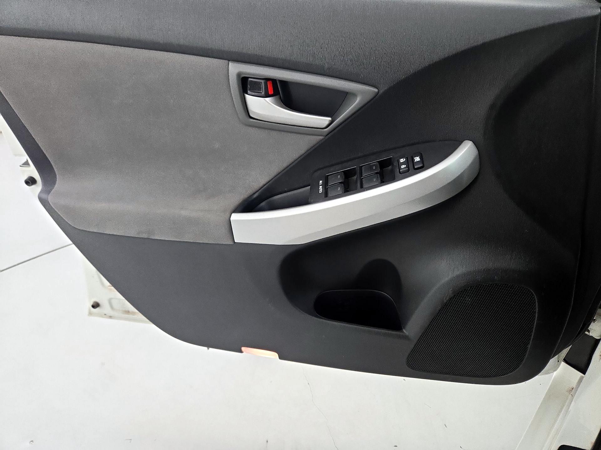 Thumbnail: 2015 Toyota Prius - 12