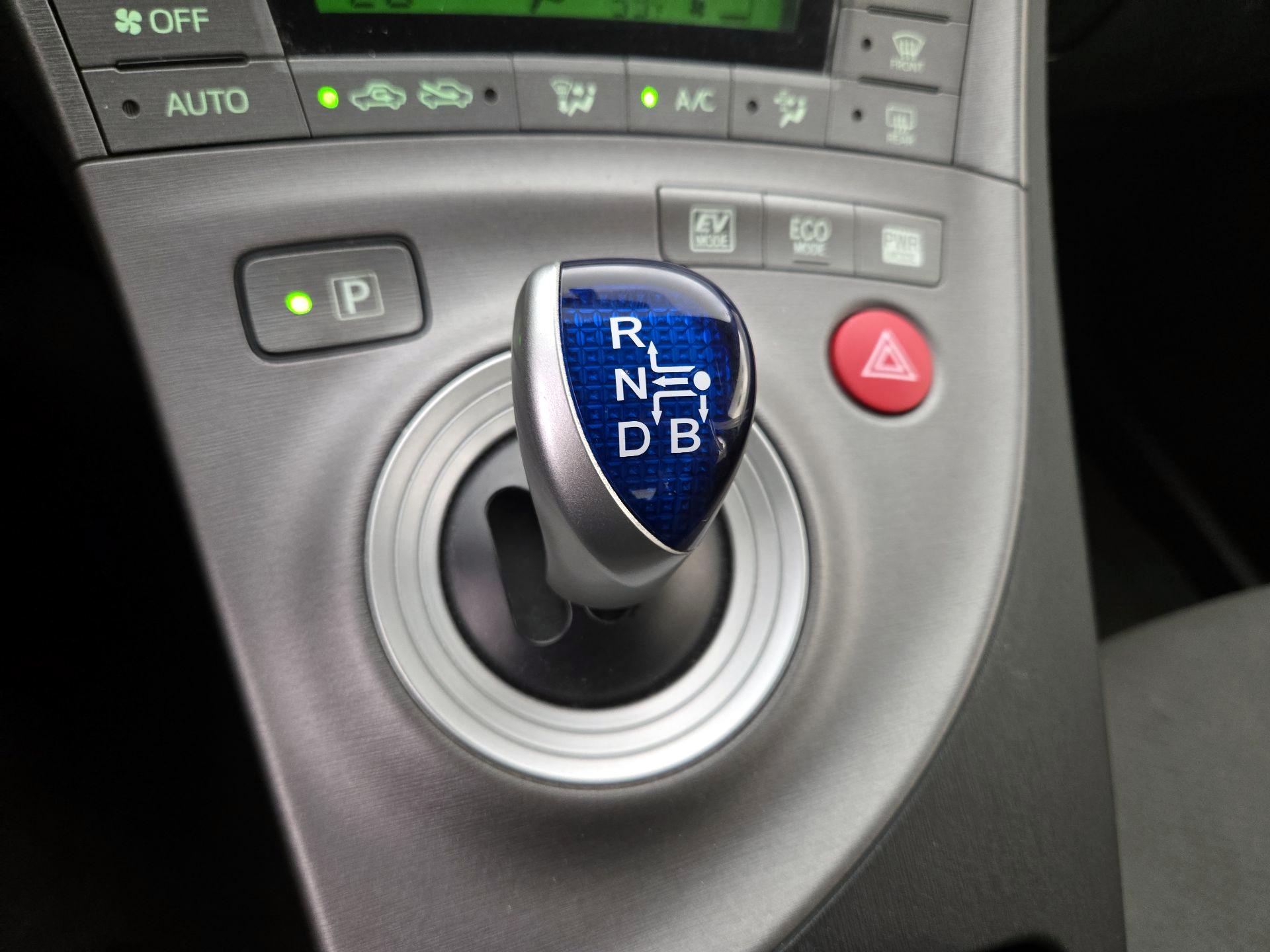 Thumbnail: 2015 Toyota Prius - 17