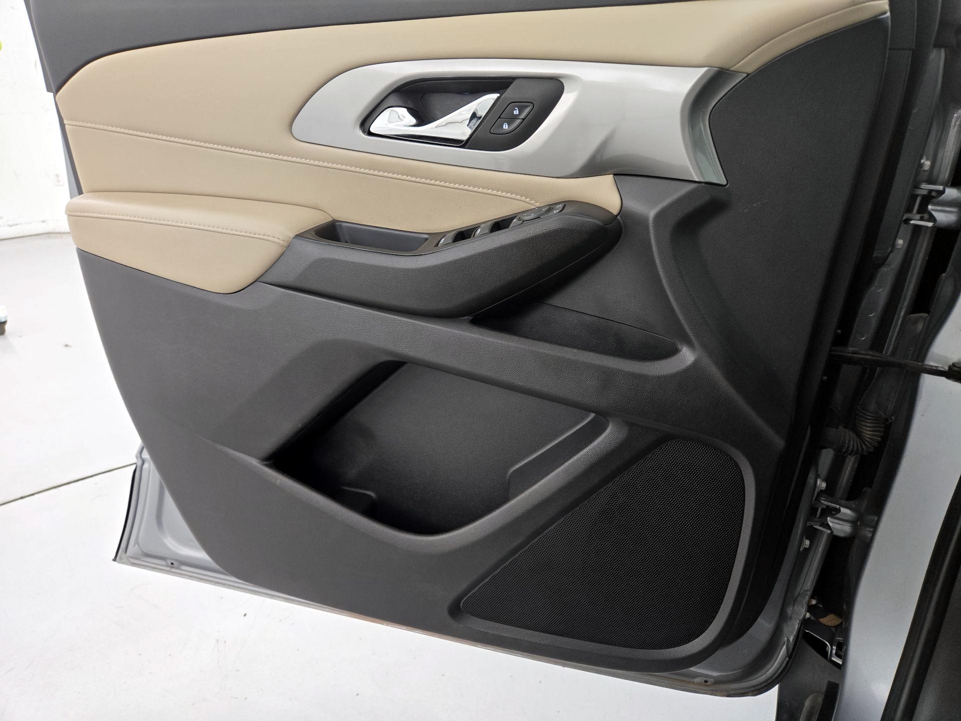 Thumbnail: 2023 Chevrolet Traverse - 12