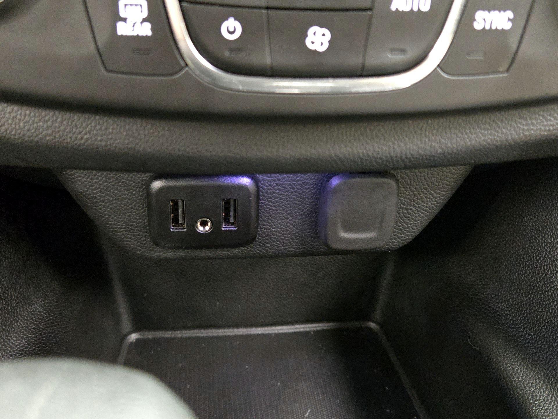 Thumbnail: 2023 Chevrolet Traverse - 18