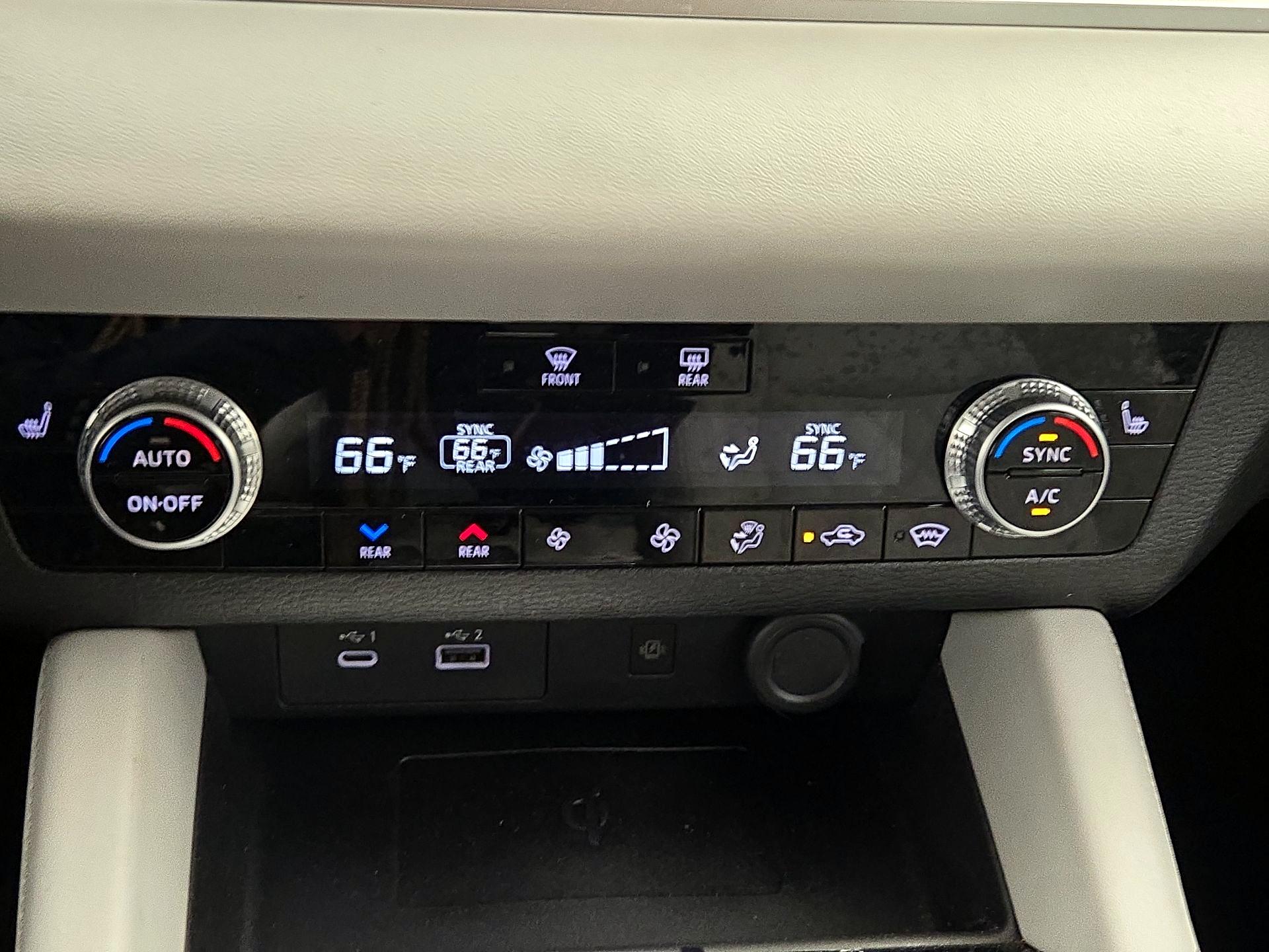 Thumbnail: 2022 Mitsubishi Outlander - 17