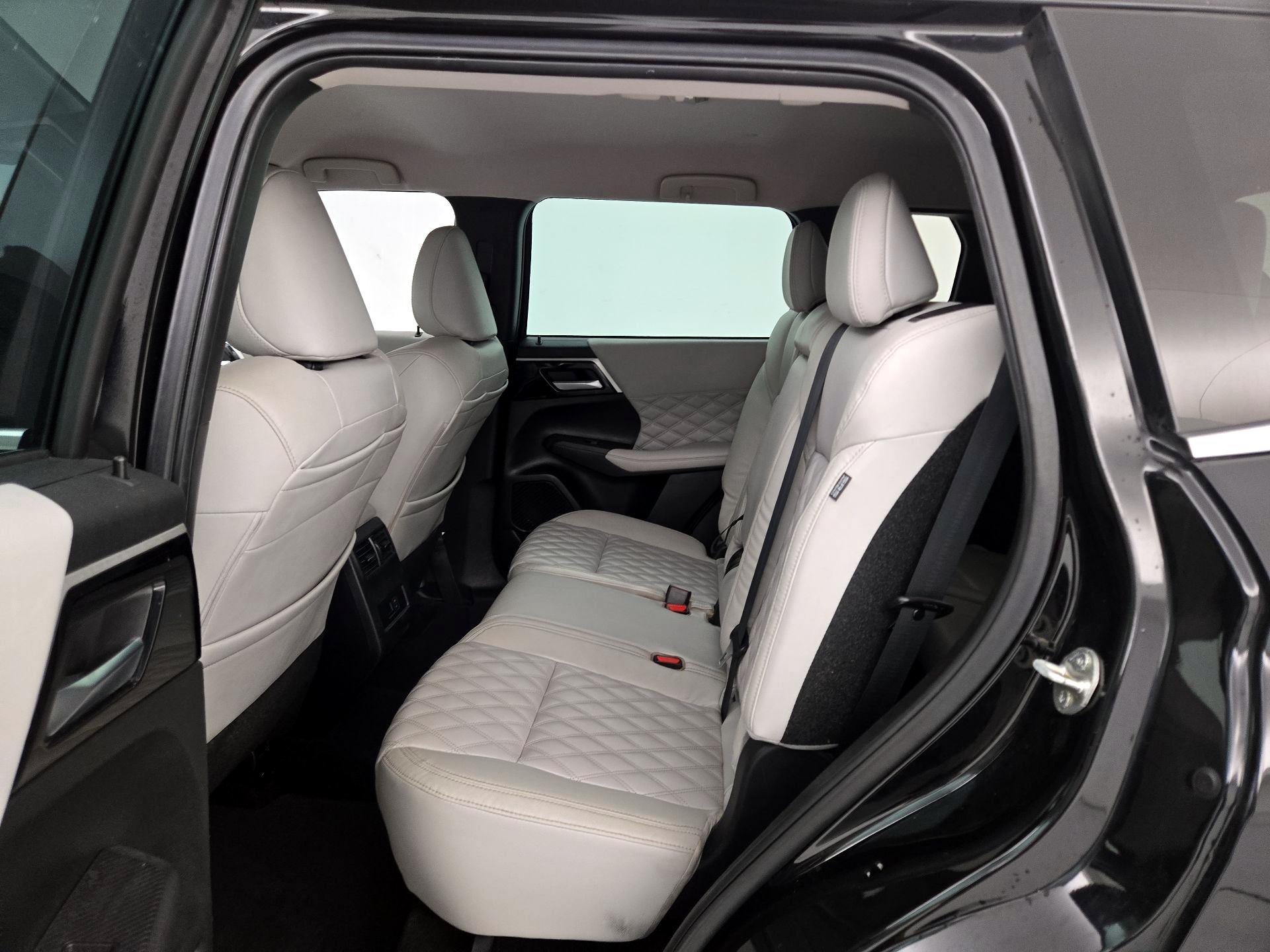 Thumbnail: 2022 Mitsubishi Outlander - 20