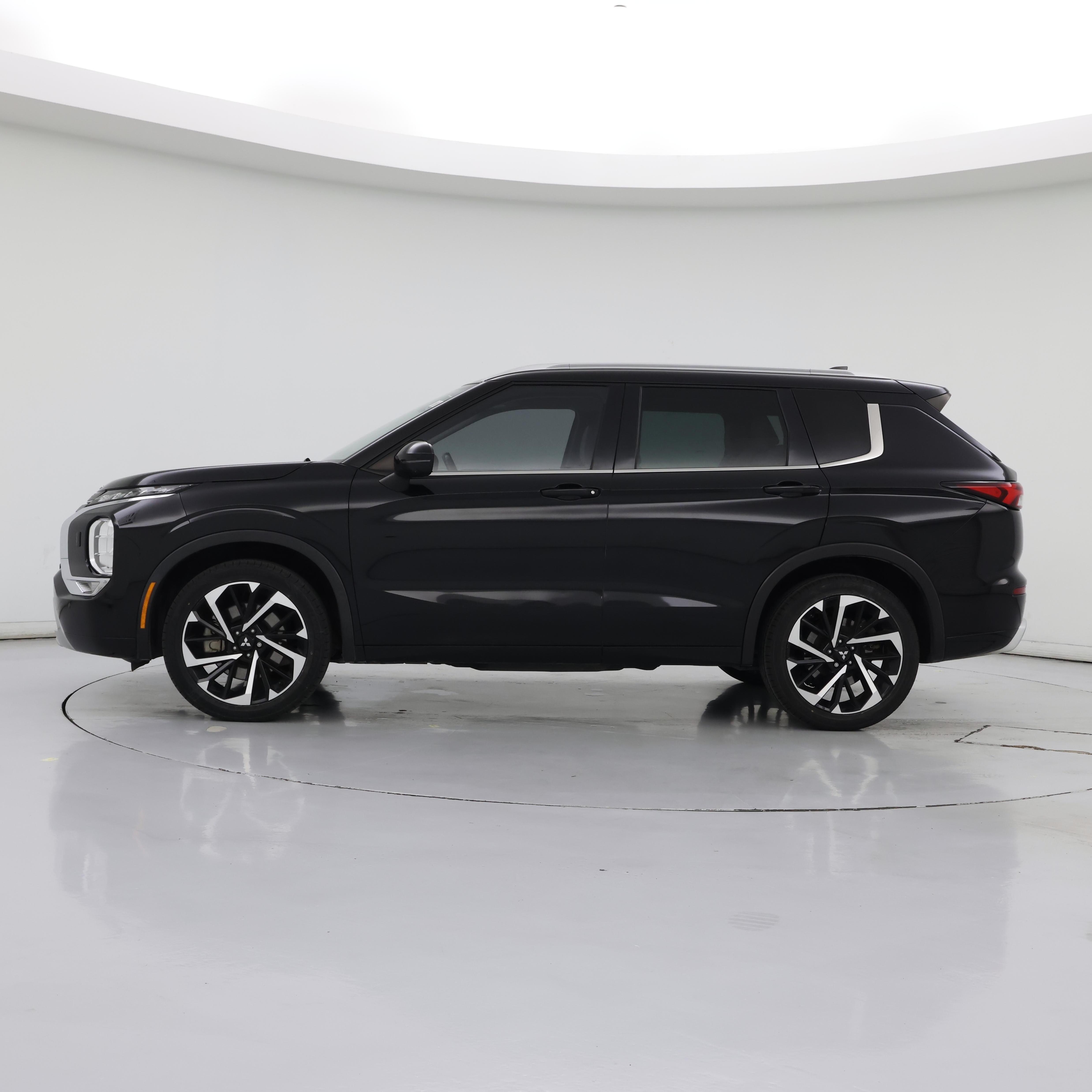 Thumbnail: 2022 Mitsubishi Outlander - 3