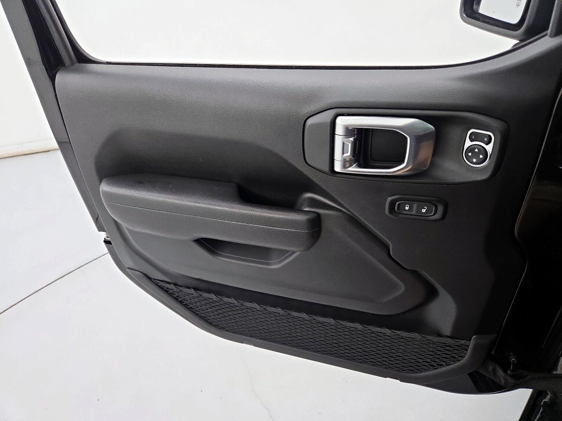 Thumbnail: 2023 Jeep Gladiator - 12