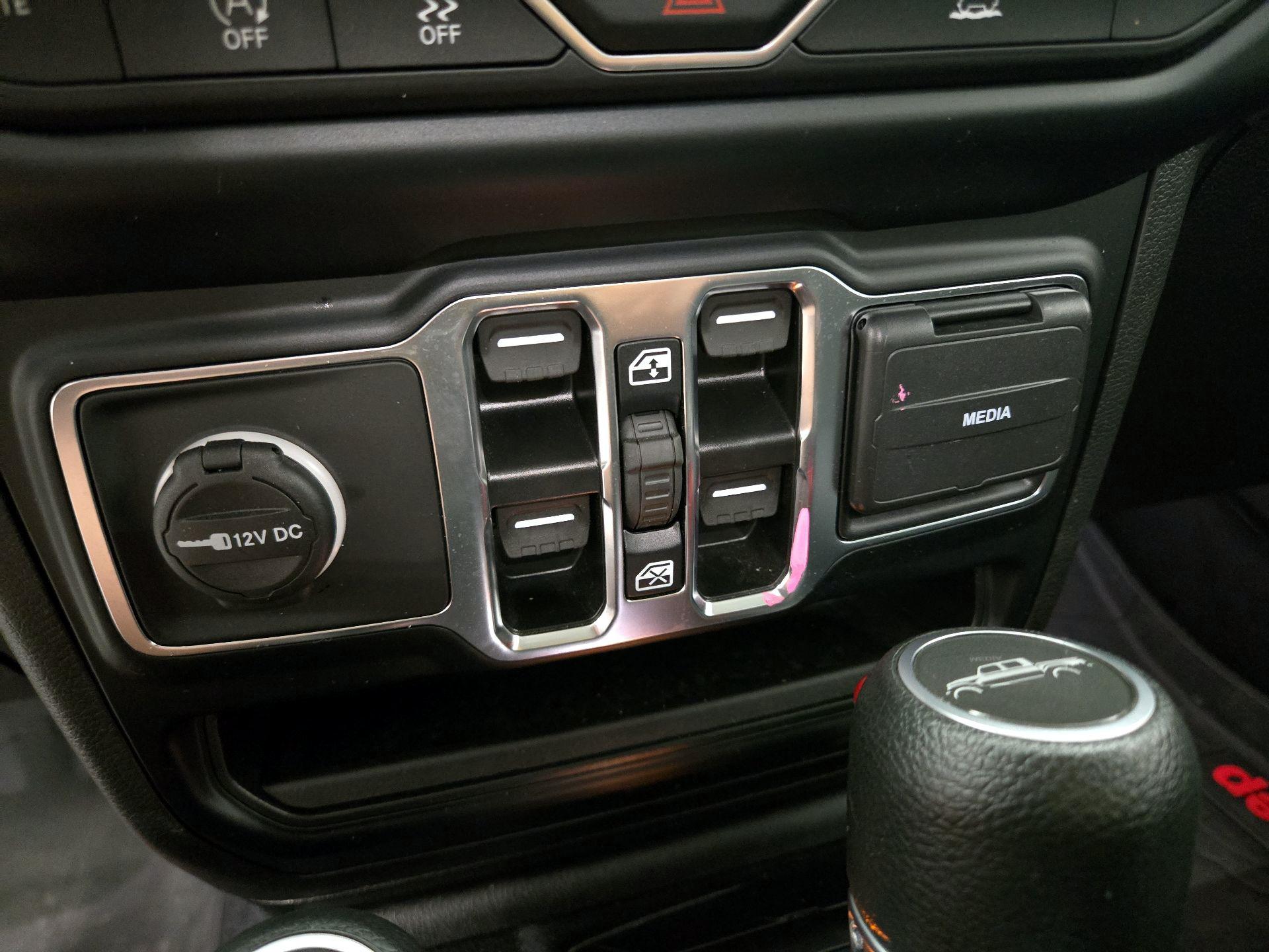 Thumbnail: 2023 Jeep Gladiator - 18