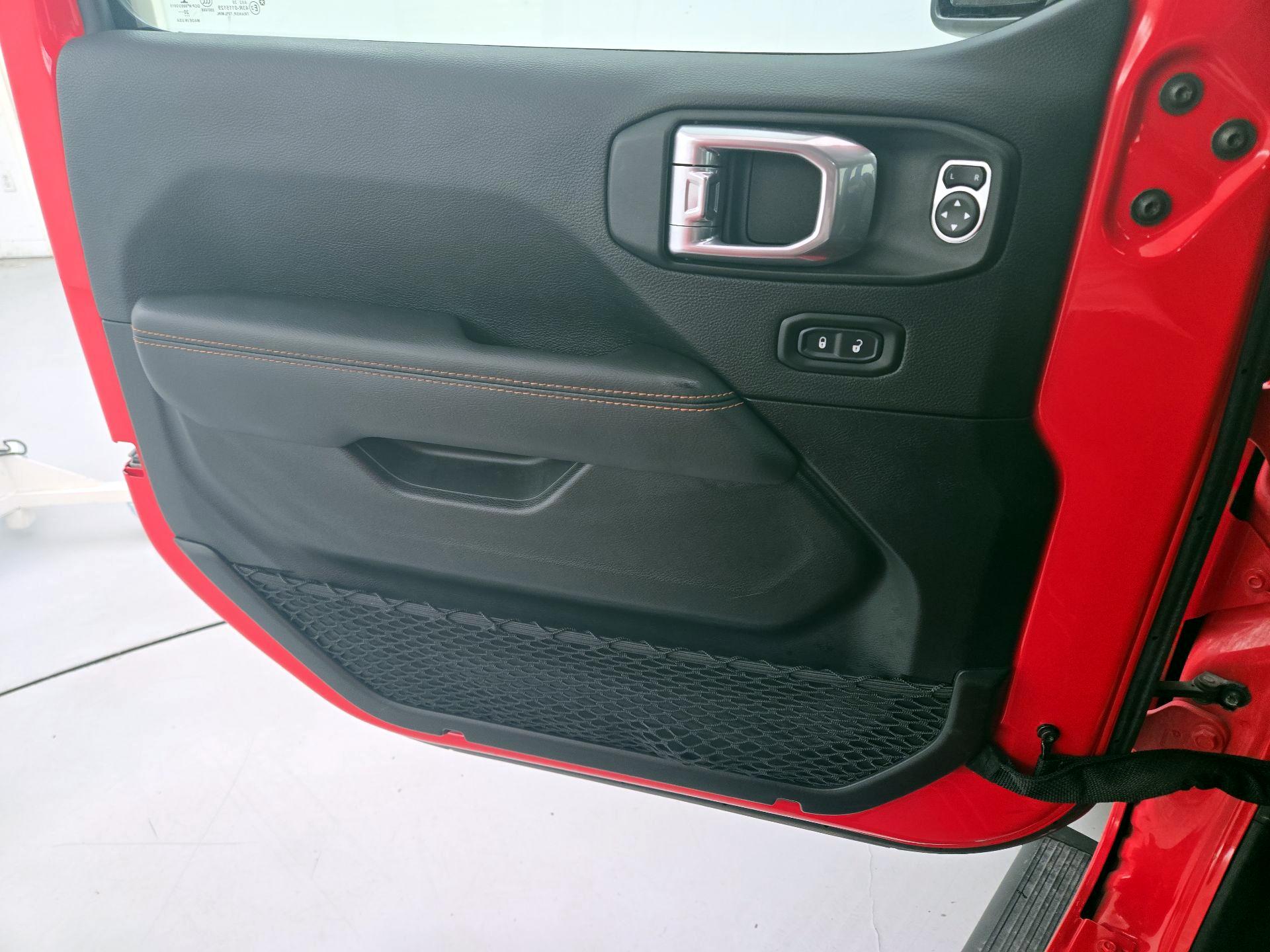 Thumbnail: 2021 Jeep Gladiator - 12