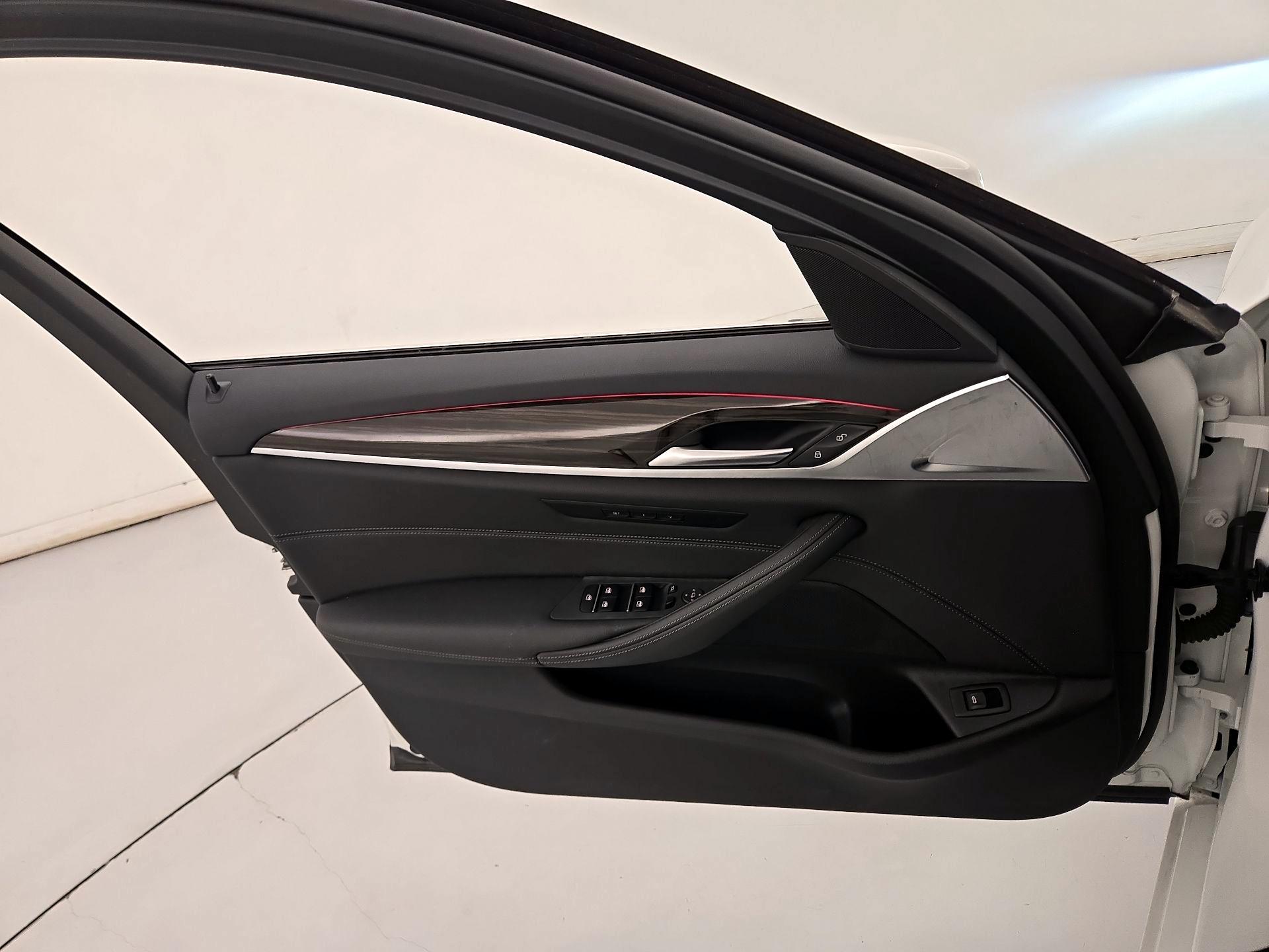 Thumbnail: 2022 BMW 5 Series - 12