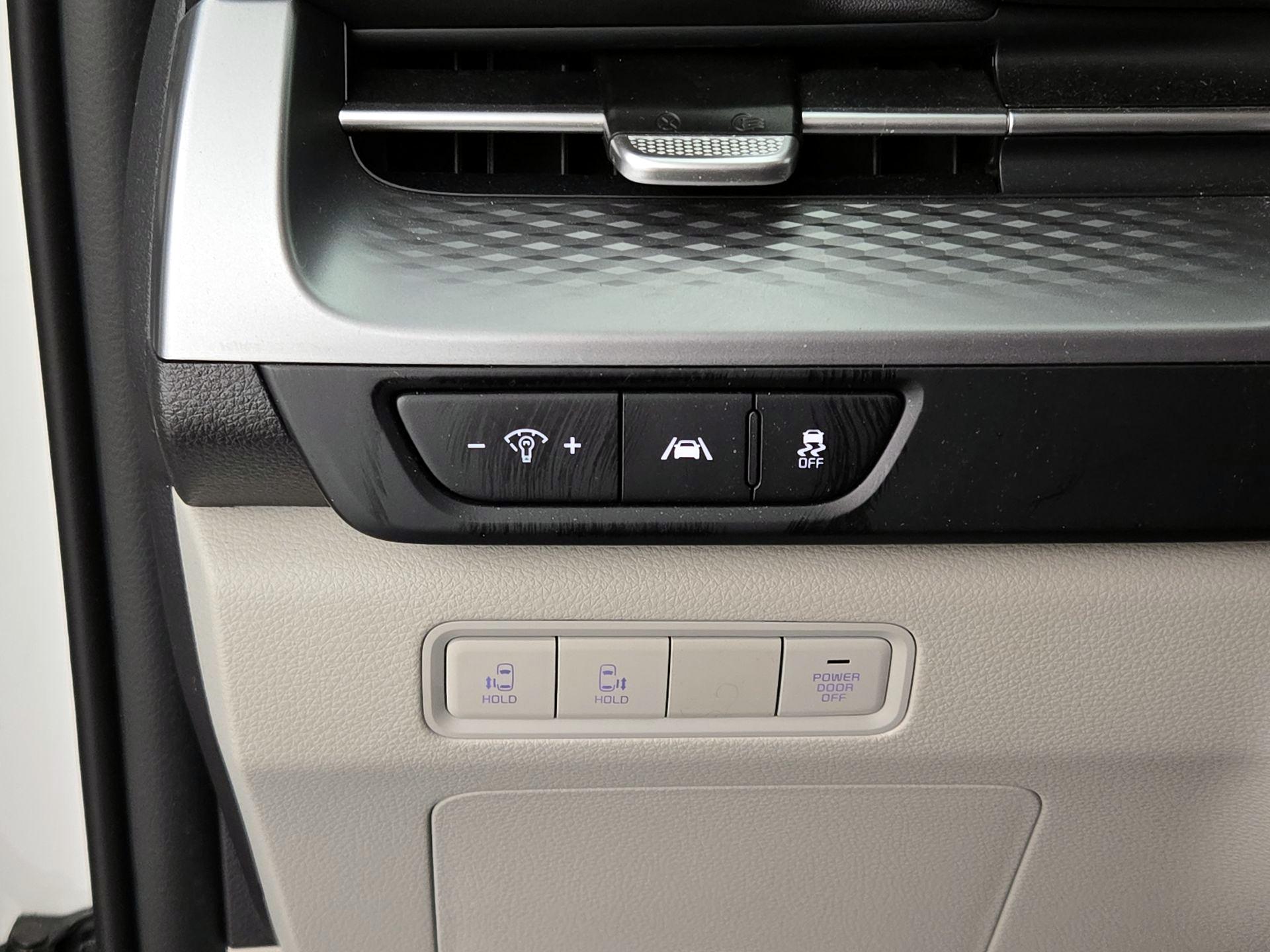 Thumbnail: 2023 Kia Carnival - 13