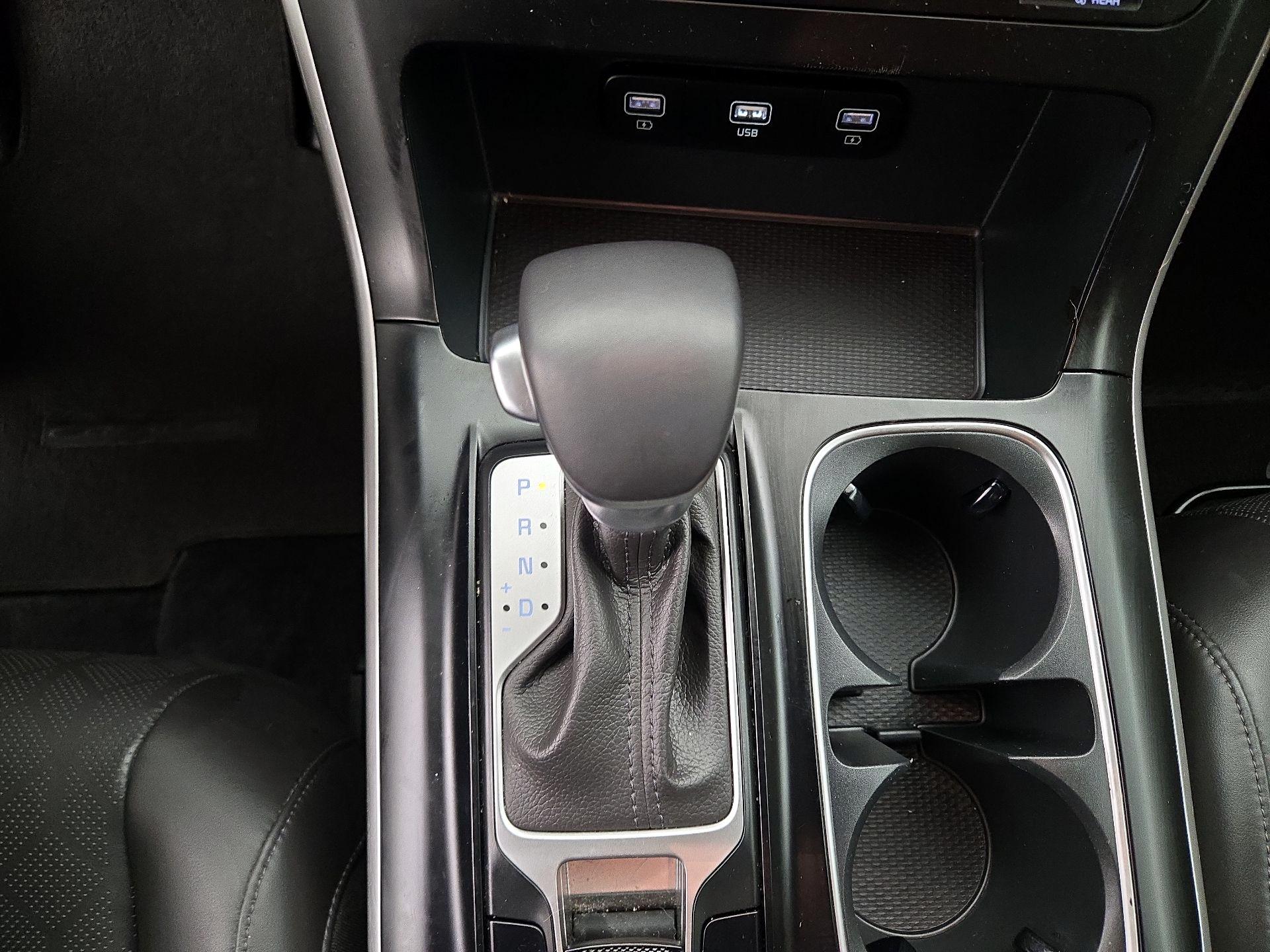 Thumbnail: 2023 Kia Carnival - 17