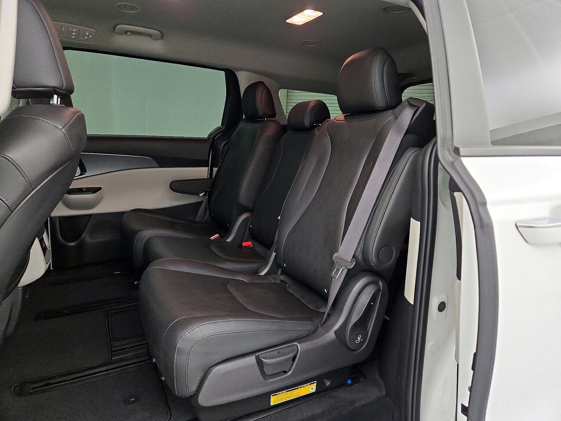 Thumbnail: 2023 Kia Carnival - 19