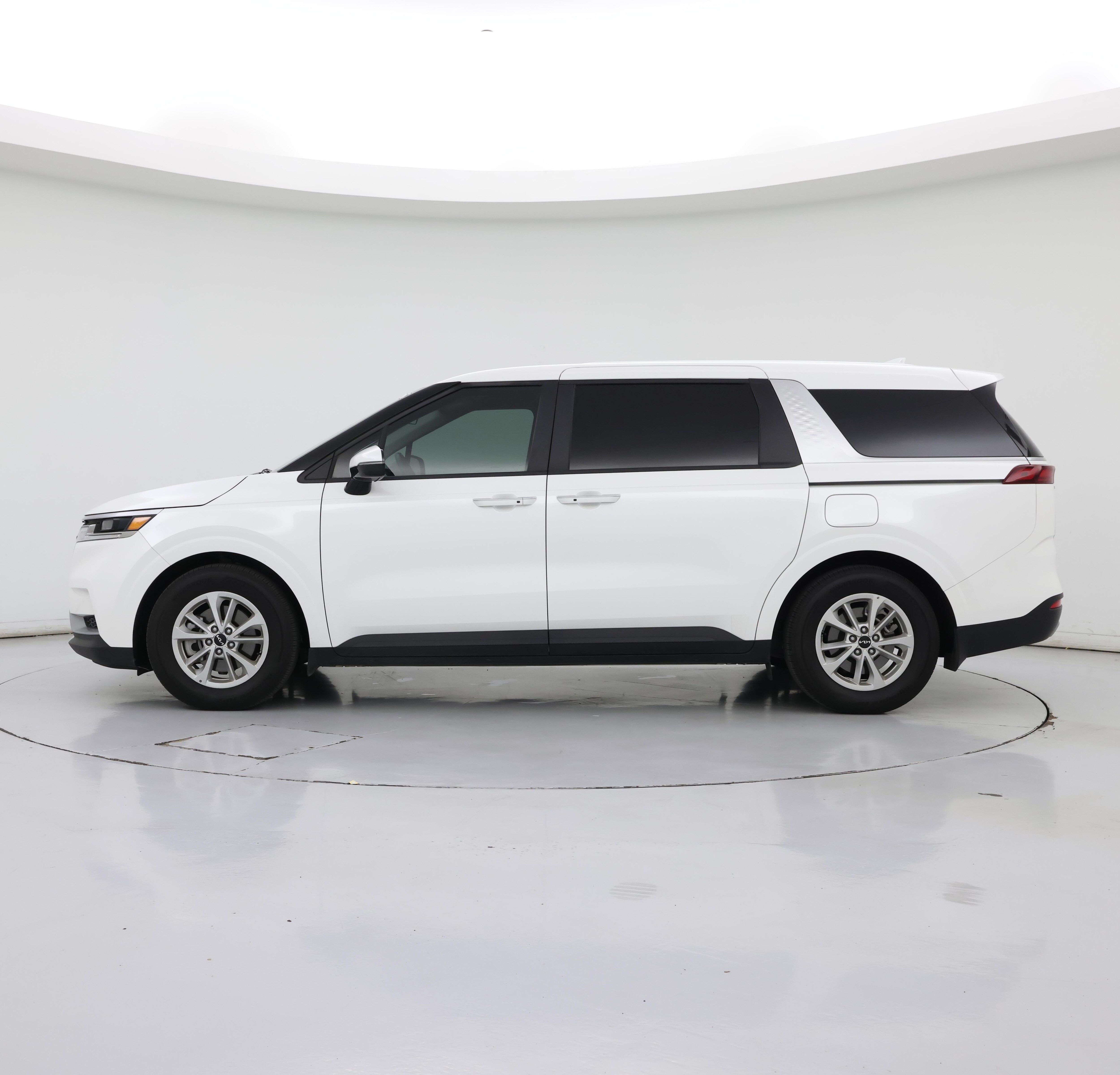 Thumbnail: 2023 Kia Carnival - 3