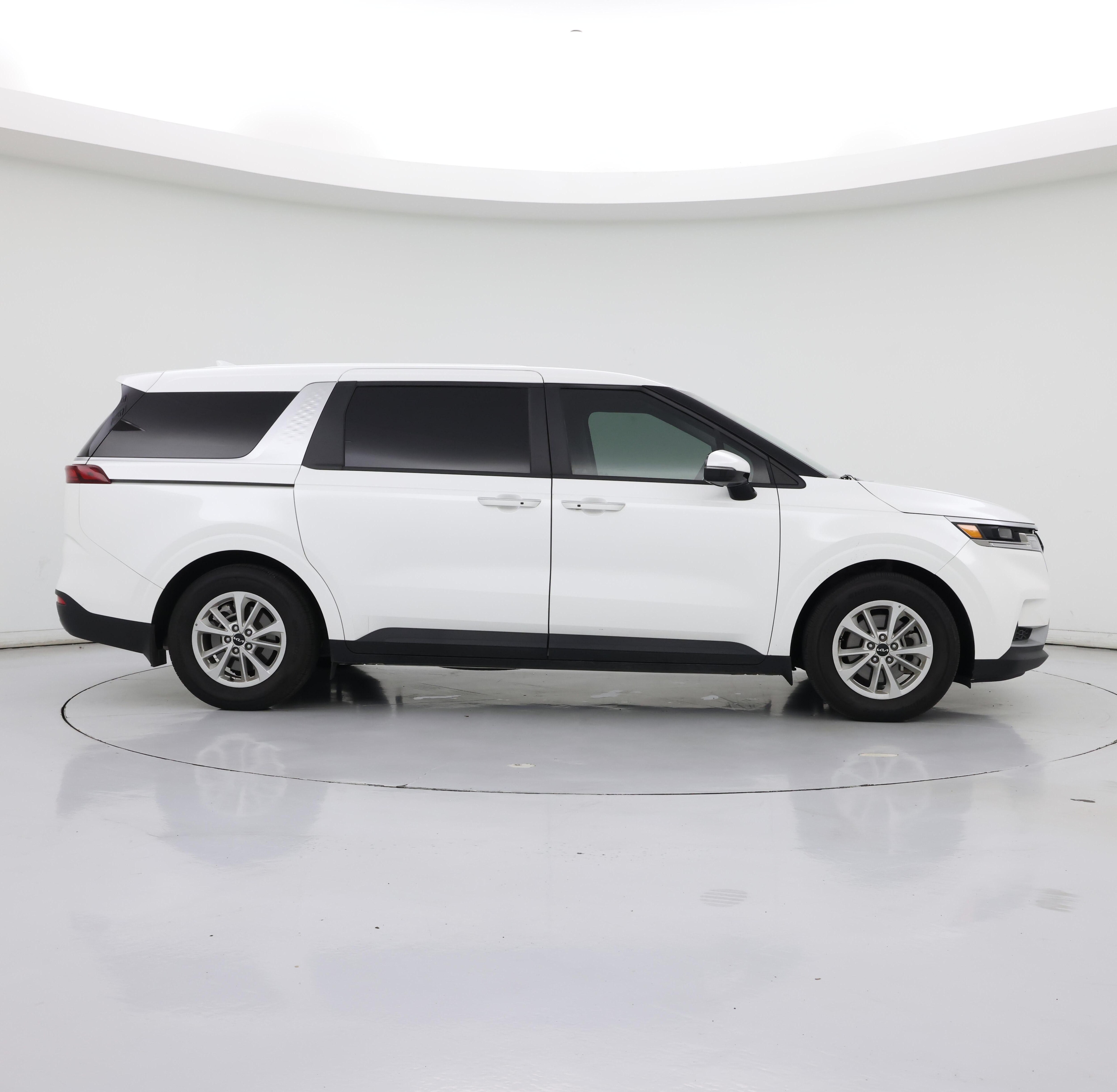 Thumbnail: 2023 Kia Carnival - 7