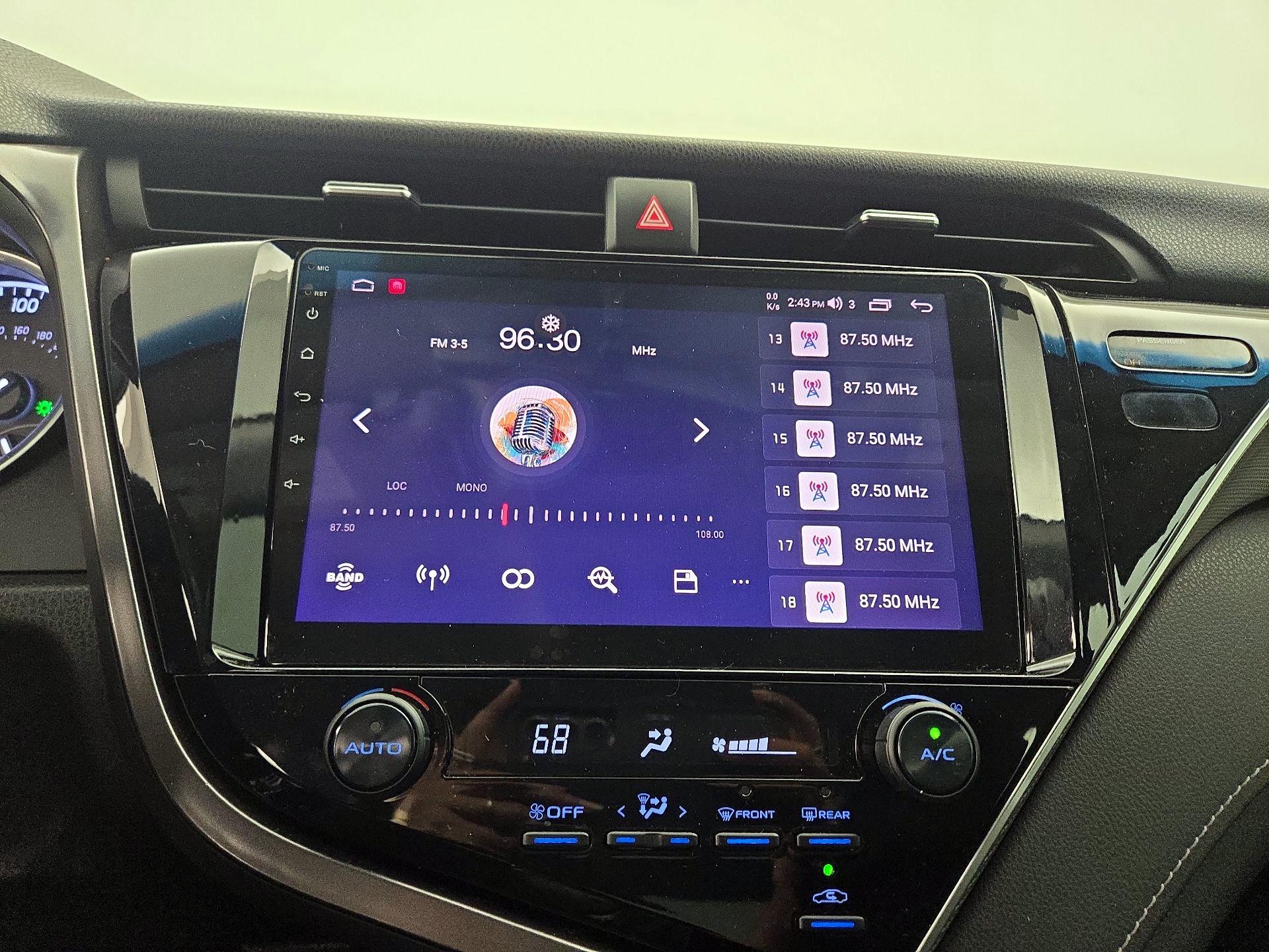 Thumbnail: 2018 Toyota Camry - 16